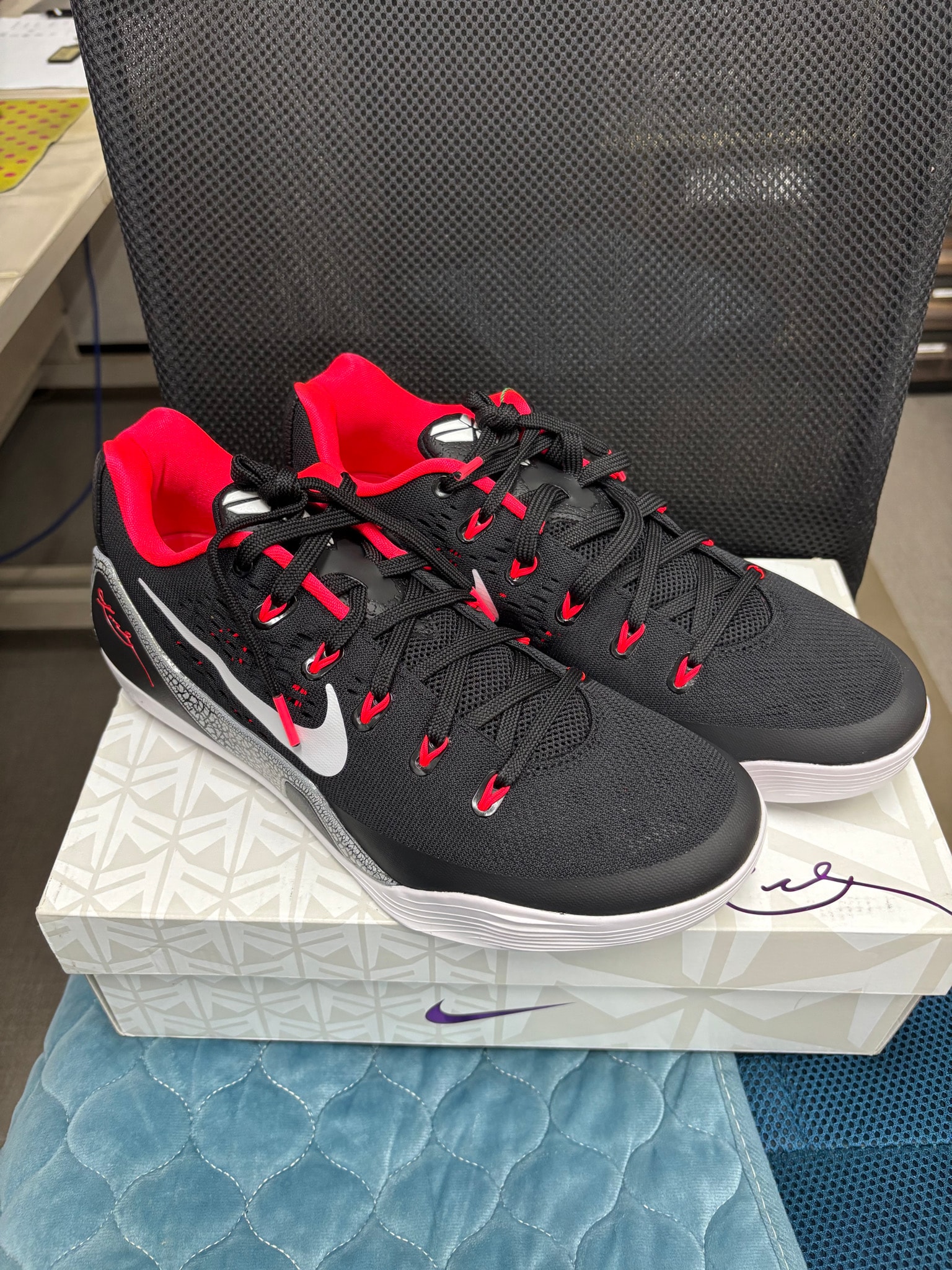 Nike Kobe 9 EM Low "Laser Crimson"
