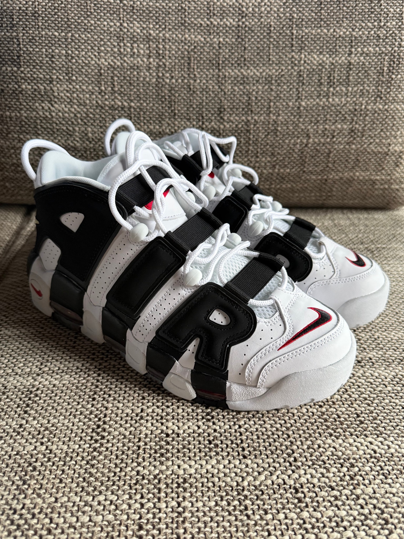 NIKE AIR MORE UPTEMPO "WHITE/BLACK/UNIVERSITY RED"(2020)