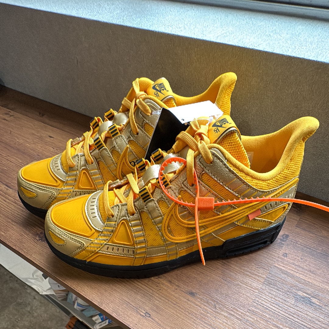Off-White × Nike Air Rubber Dunk "University Gold" 