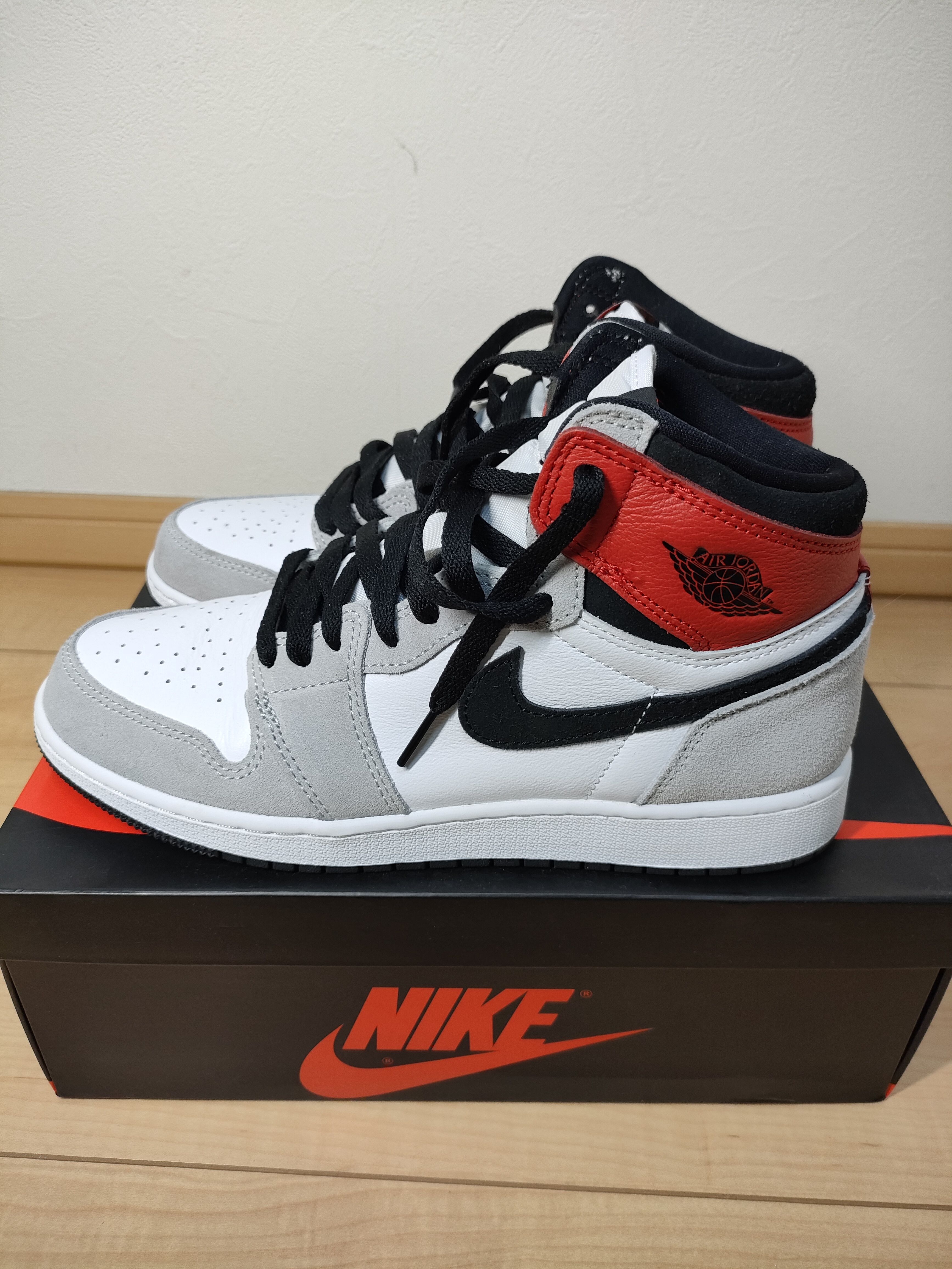 Nike GS Air Jordan 1 High OG "Light Smoke Grey"