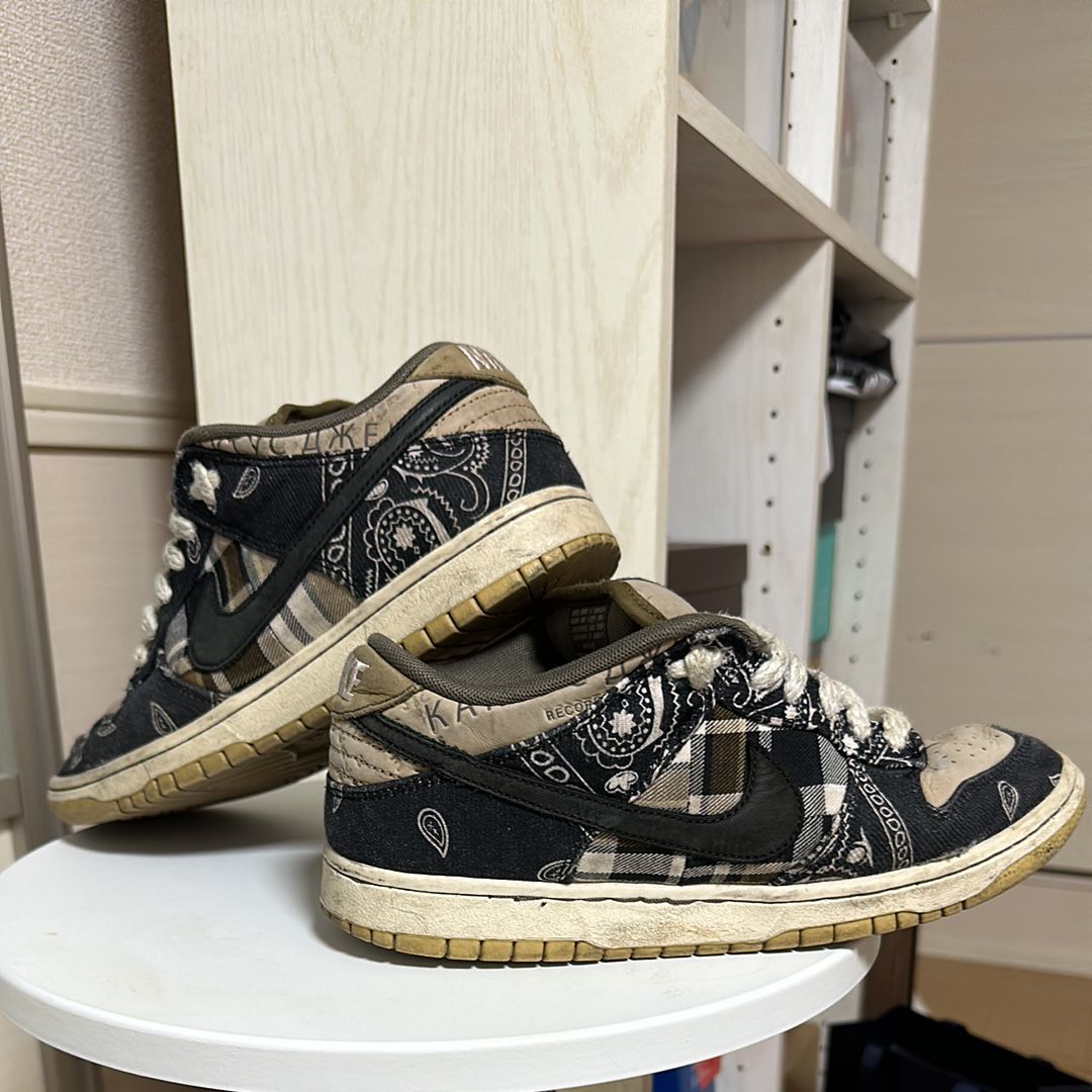 Travis Scott × Nike SB Dunk Low "Black/Parachute Beige"