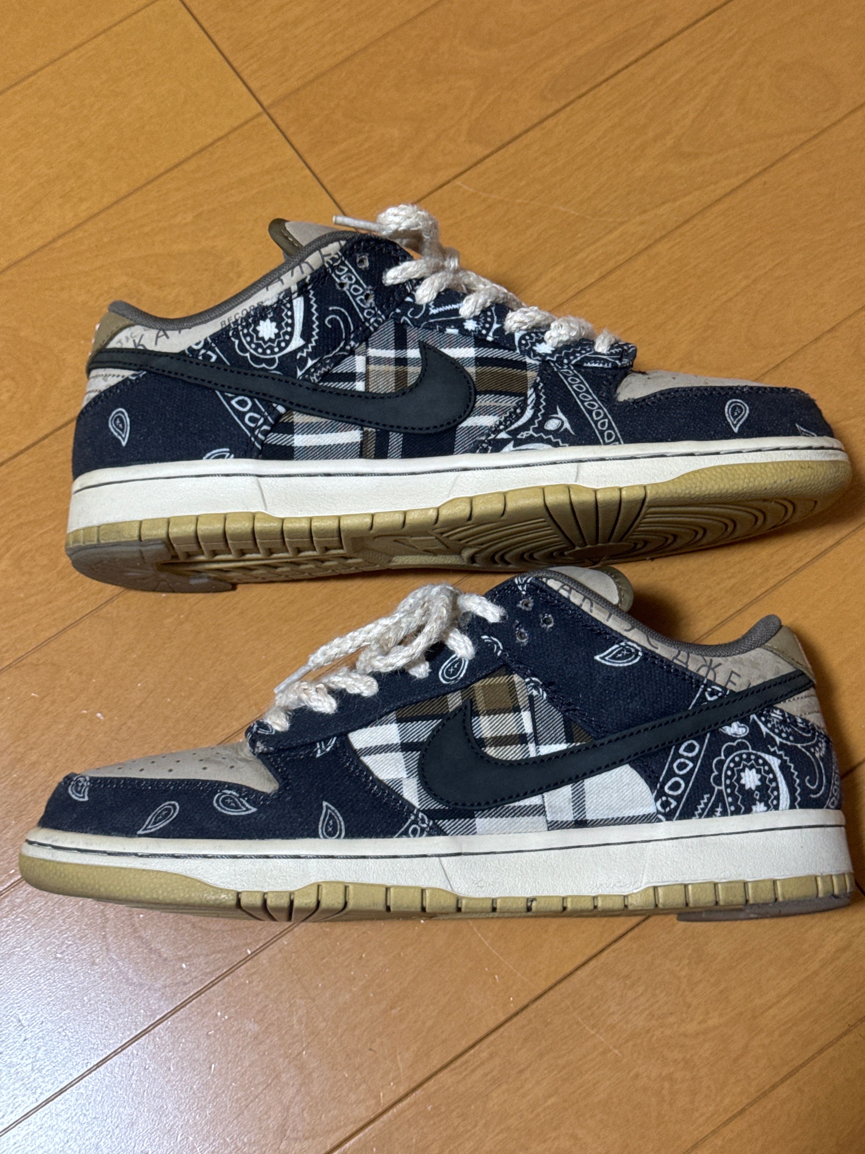 Travis Scott × Nike SB Dunk Low "Black/Parachute Beige"