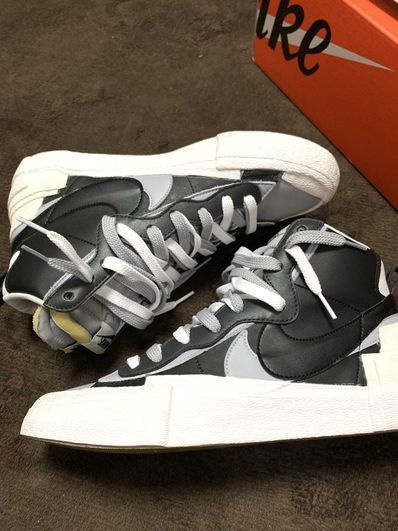 sacai × NIKE BLAZER MID "BLACK/WOLF GREY/WHITE"