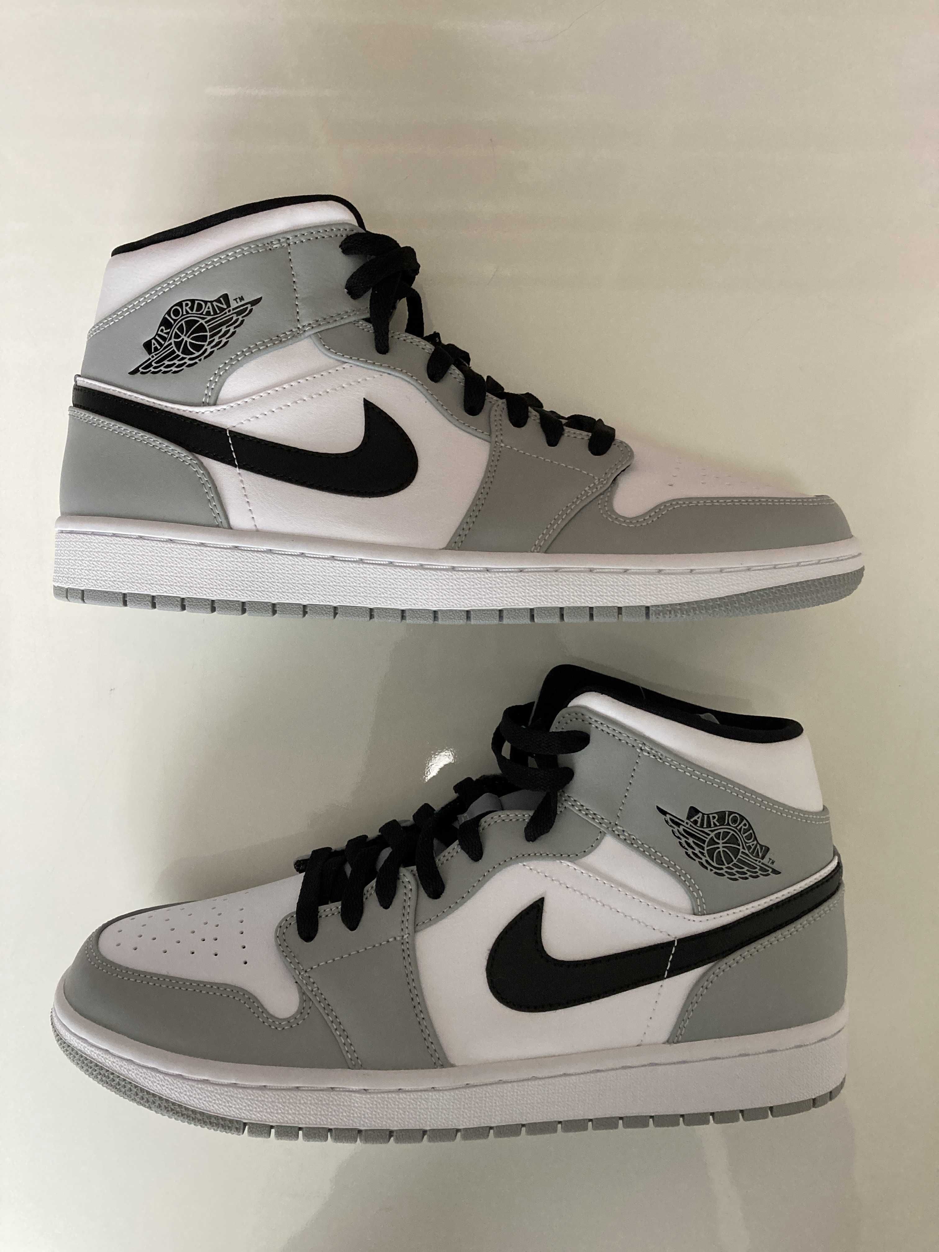 Nike Air Jordan 1 Mid "Light Smoke Grey/White/Black"