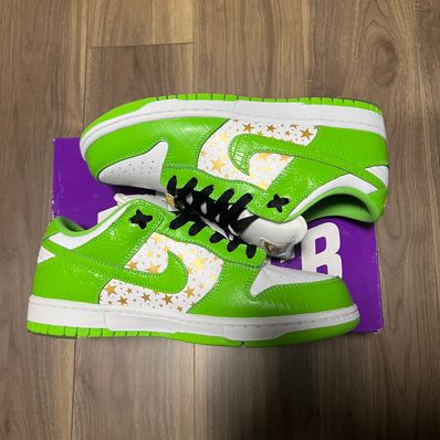 Supreme × Nike SB Dunk Low OG QS Gold Stars "White/Mean Green"