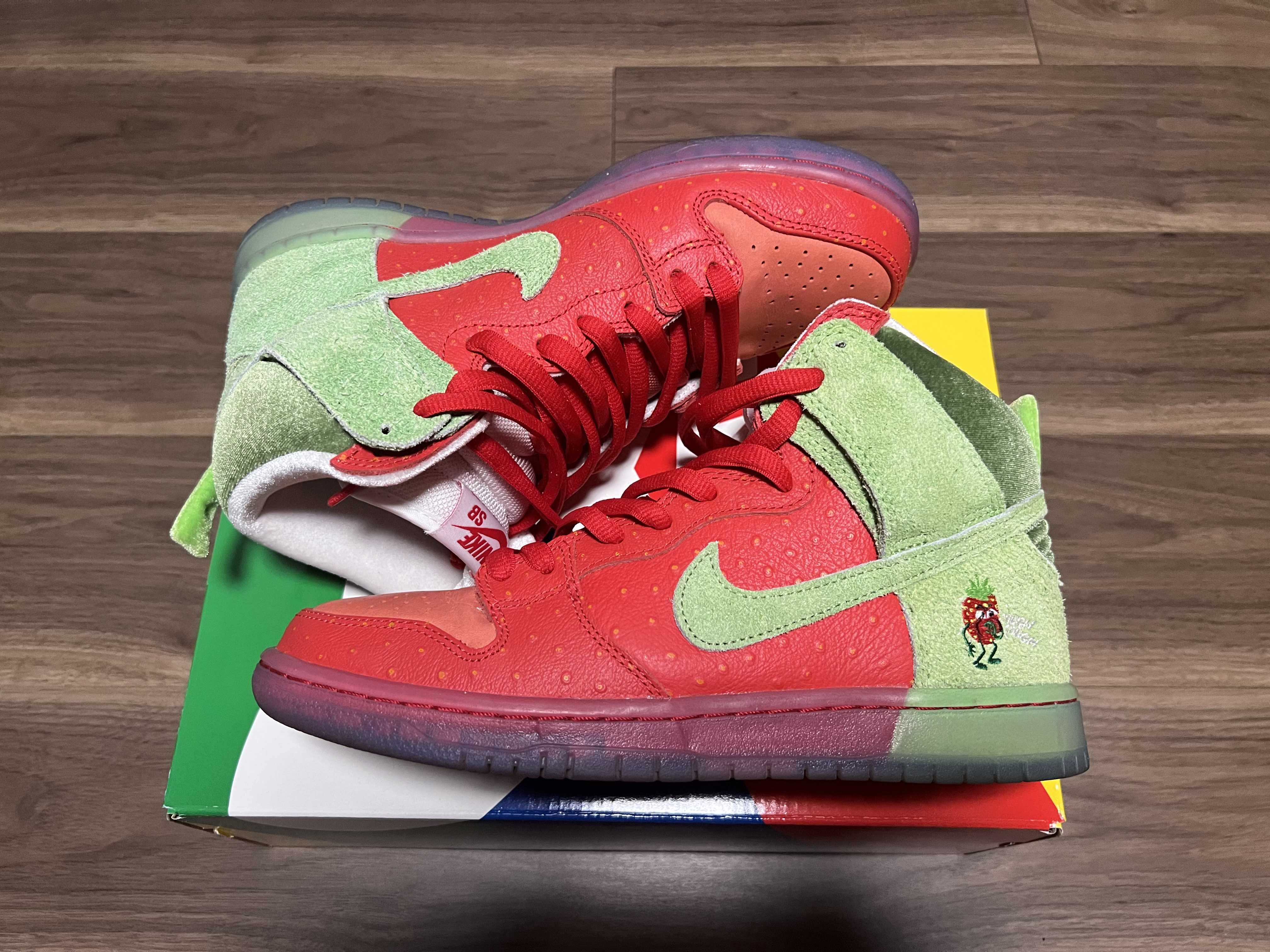 Nike SB Dunk High "Strawberry Cough"