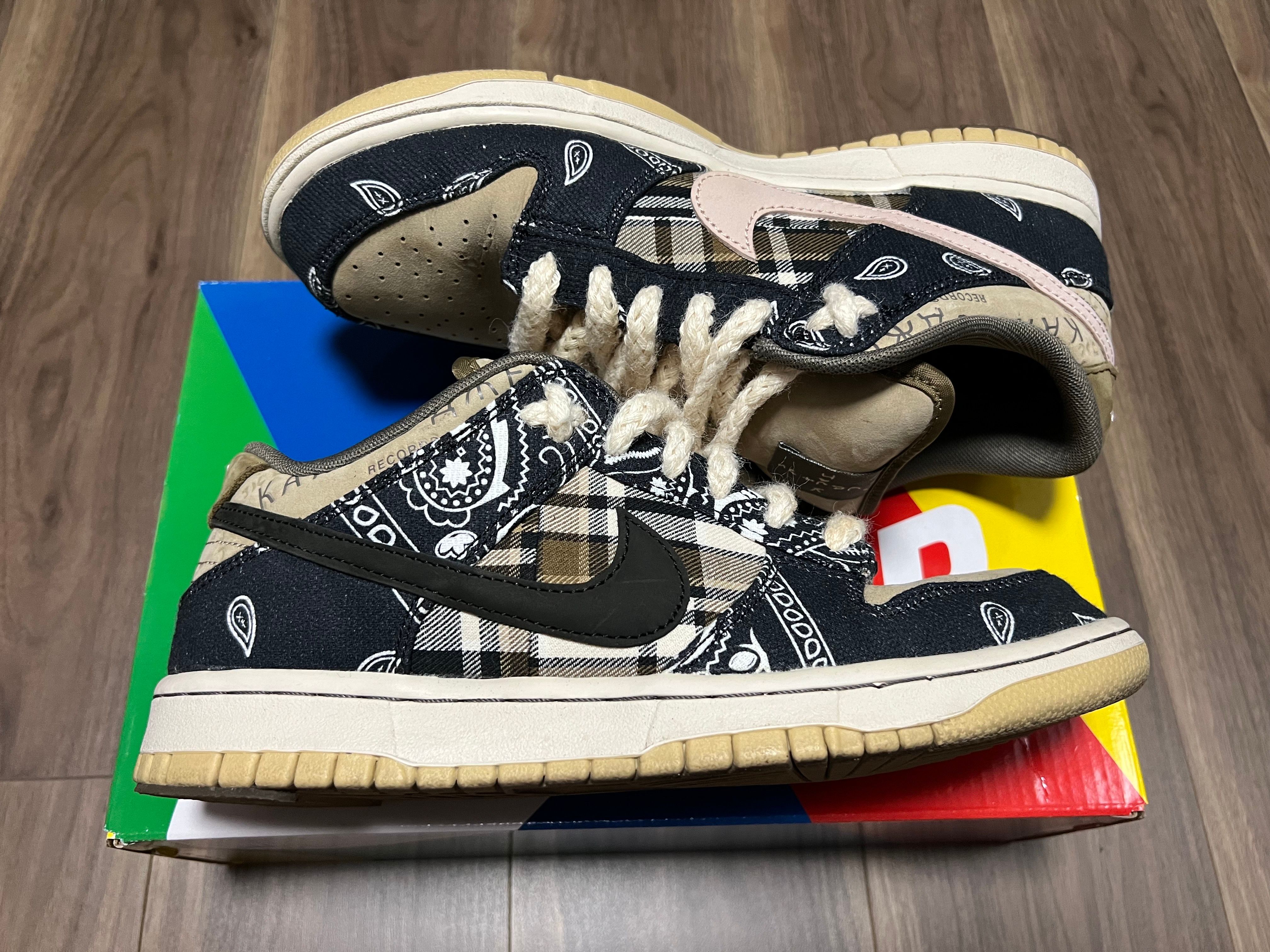 Travis Scott × Nike SB Dunk Low "Black/Parachute Beige"