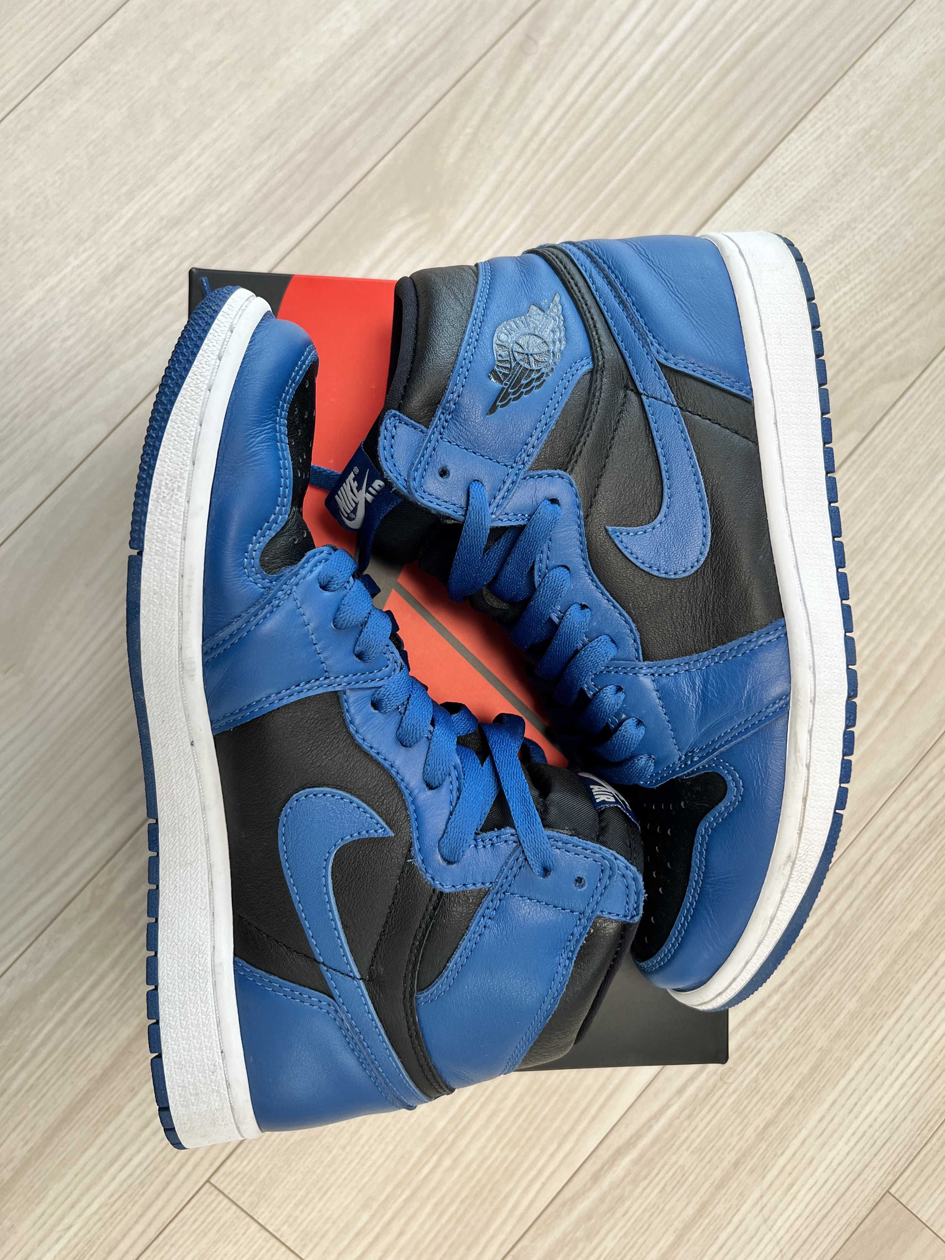 Nike Air Jordan 1 Retro High OG "Dark Marina Blue"