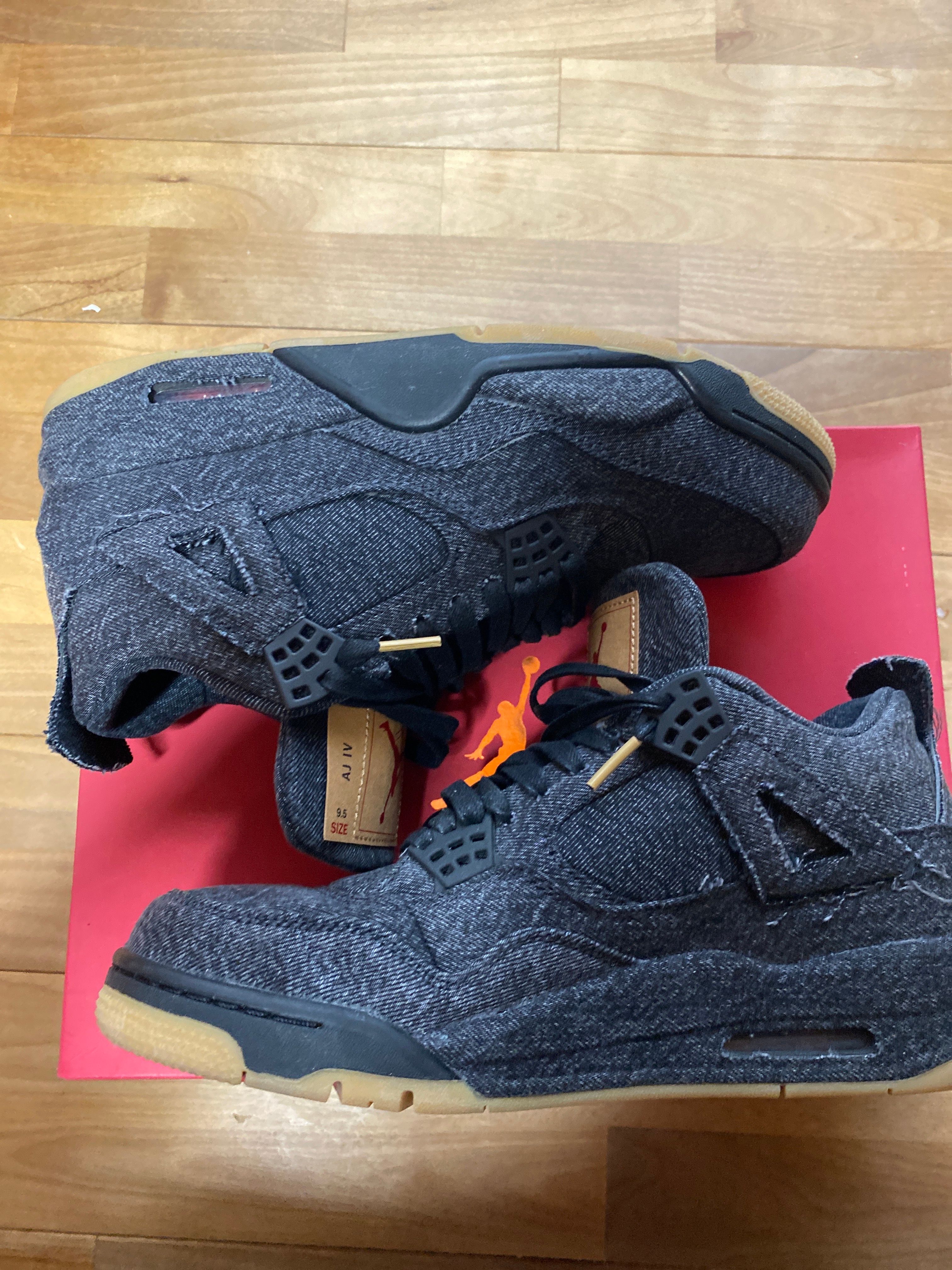 Nike × Levi's Air Jordan 4 "Black Denim" (Tag: LEVIS®)
