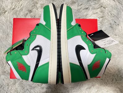 Nike Women's Air Jordan 1 High OG "Lucky Green/White-Sail-Black"