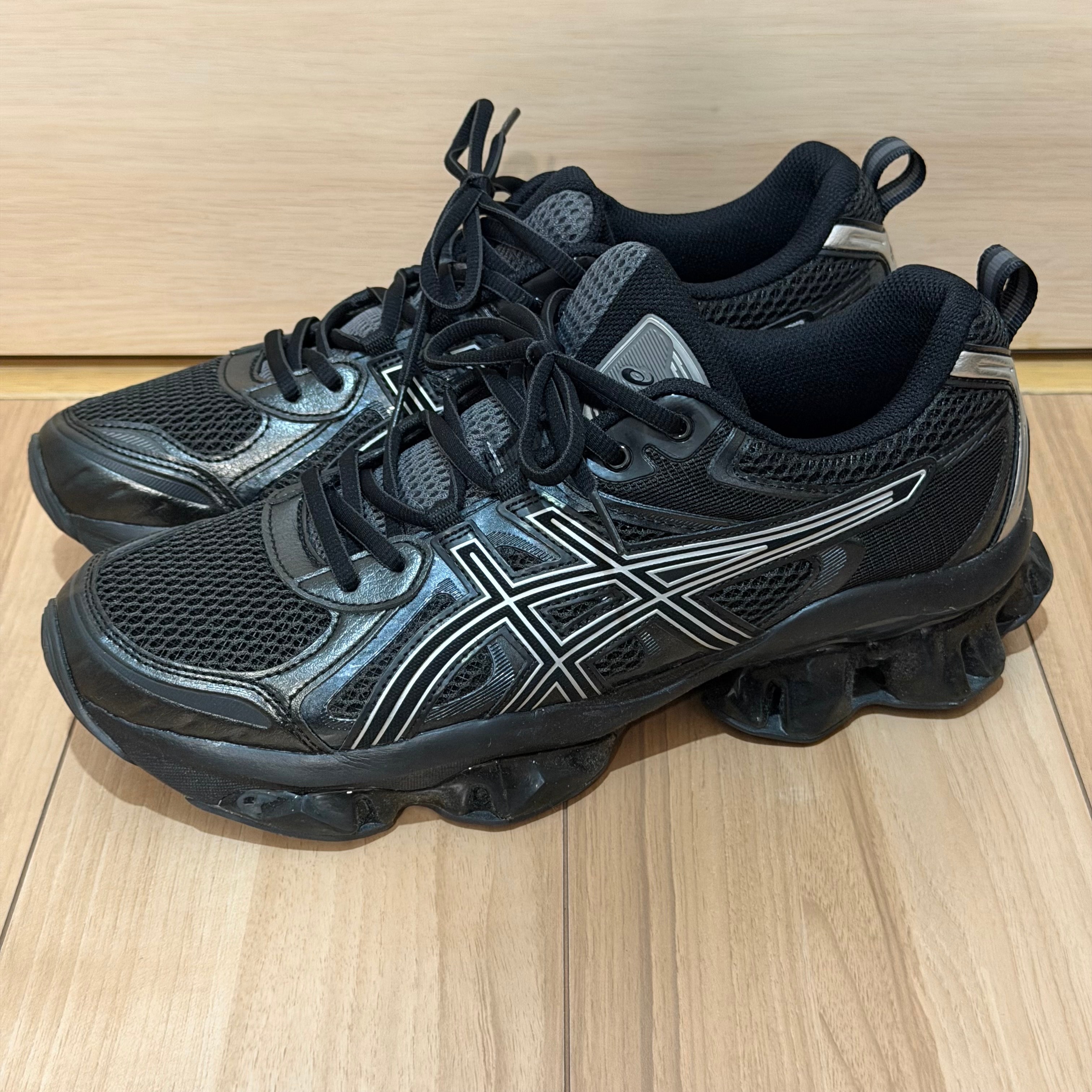 アシックス ゲルクォンタム キネティック "グラファイトグレー/ブラック"