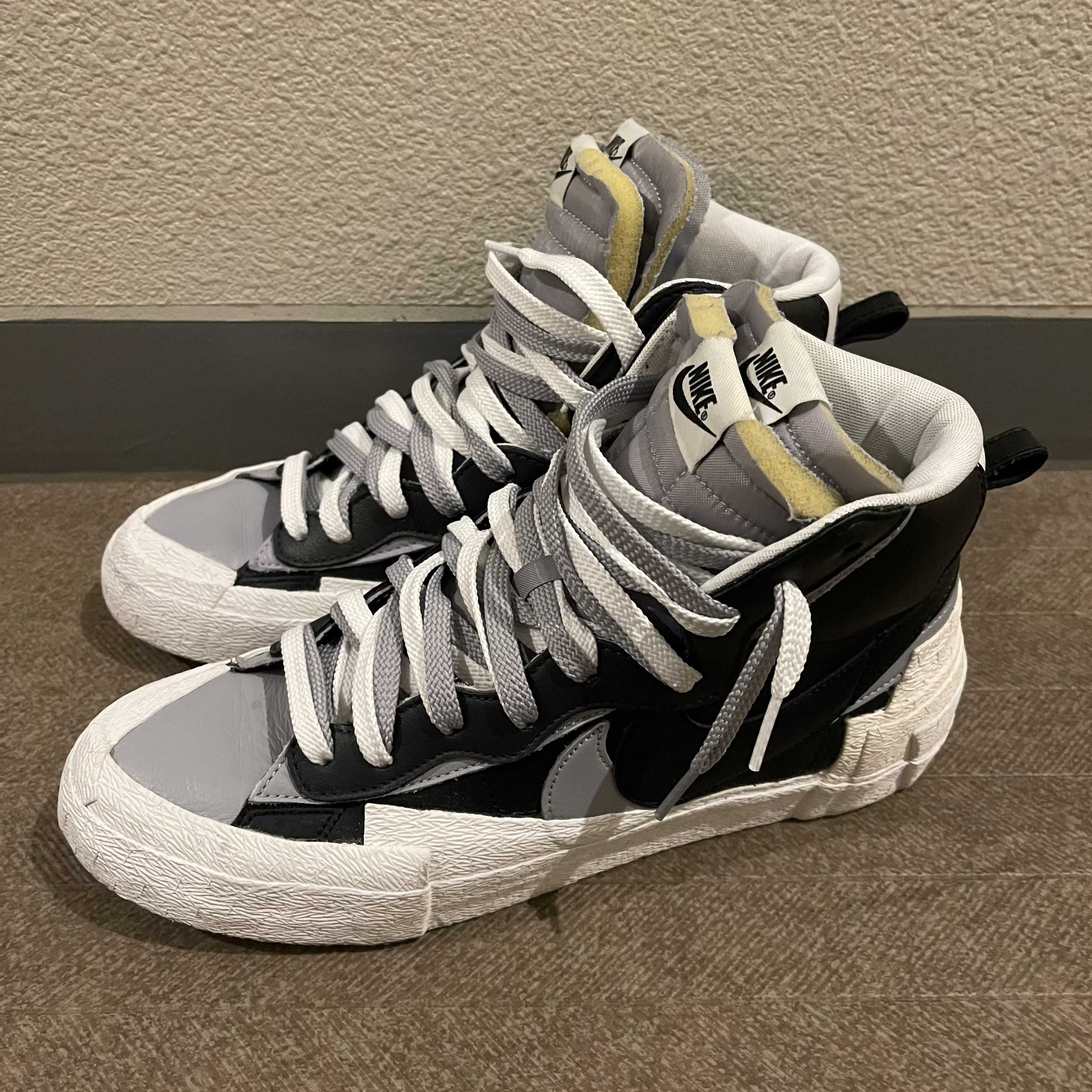 sacai × NIKE BLAZER MID "BLACK/WOLF GREY/WHITE"