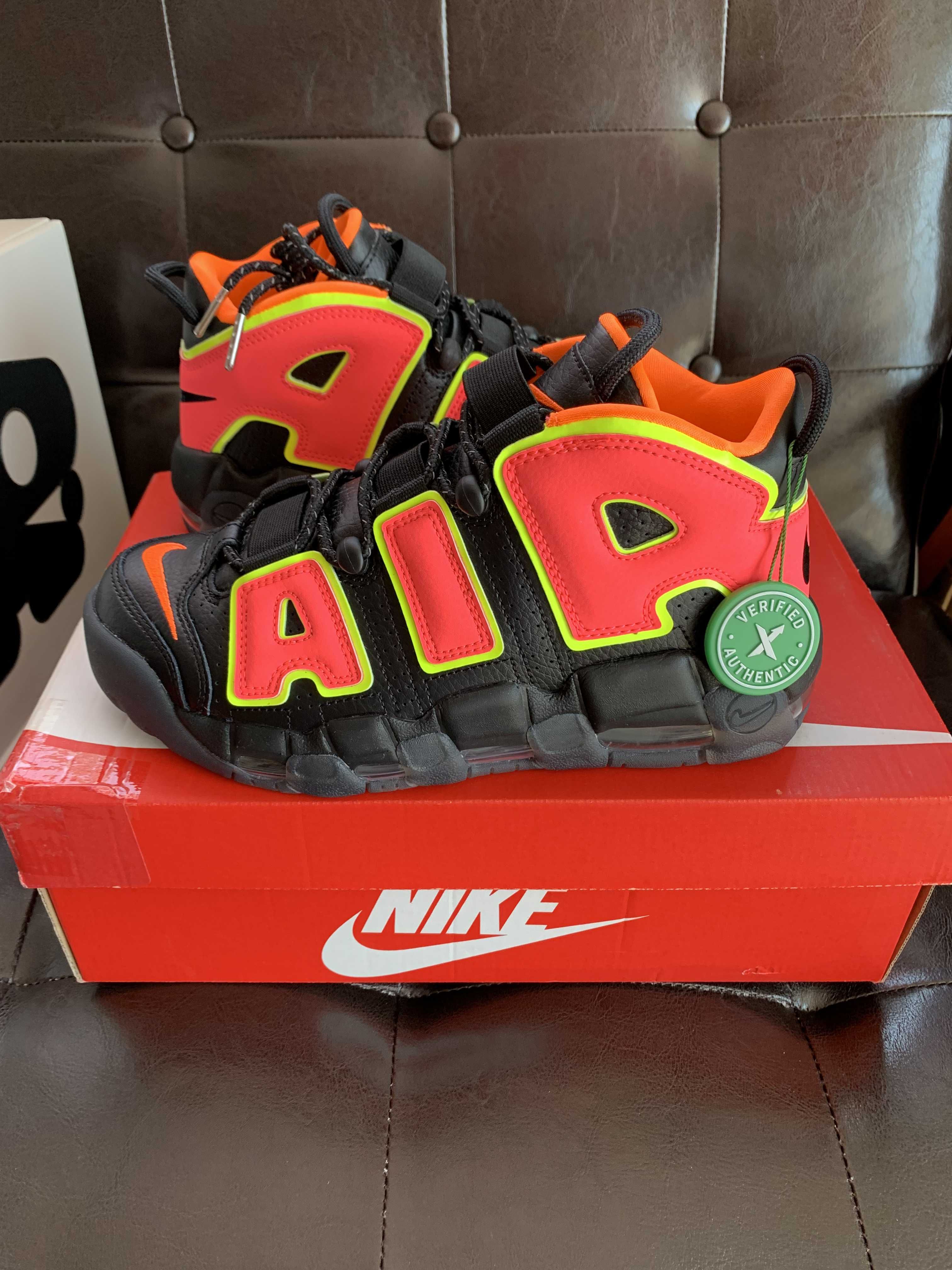 NIKE Women's AIR MORE UPTEMPO "HOT PUNCH"