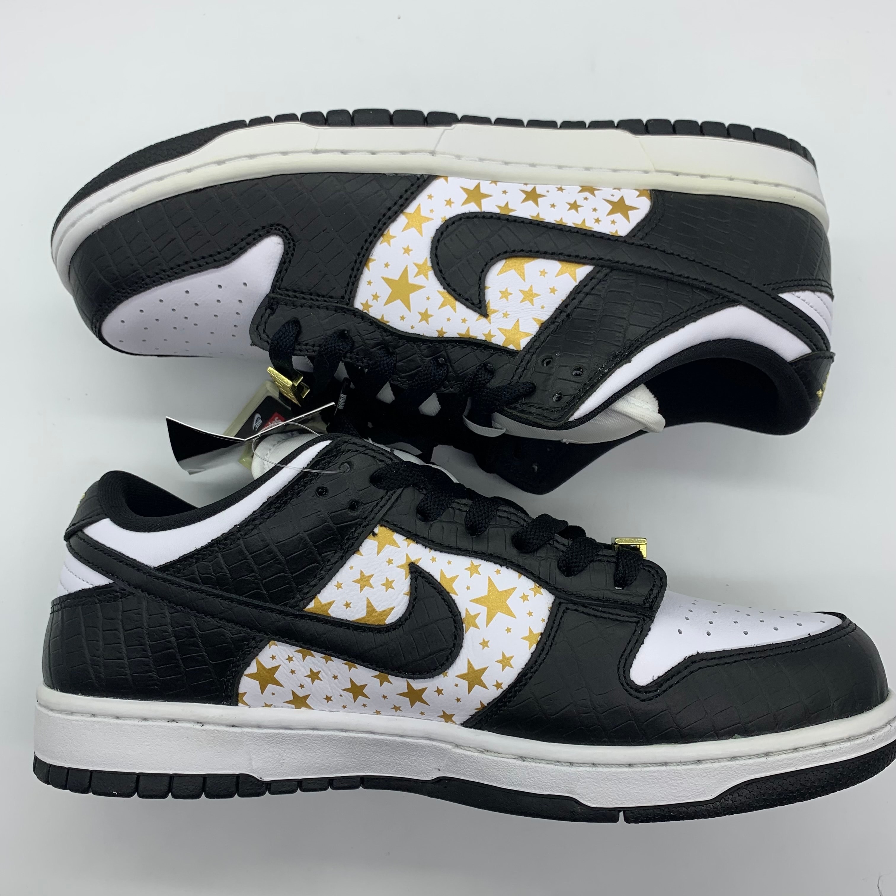 Supreme × Nike SB Dunk Low OG QS Gold Stars "White/Black"