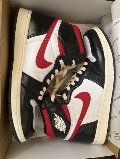 Nike Air Jordan 1 Retro High "Black/White/Sail/Gym Red"