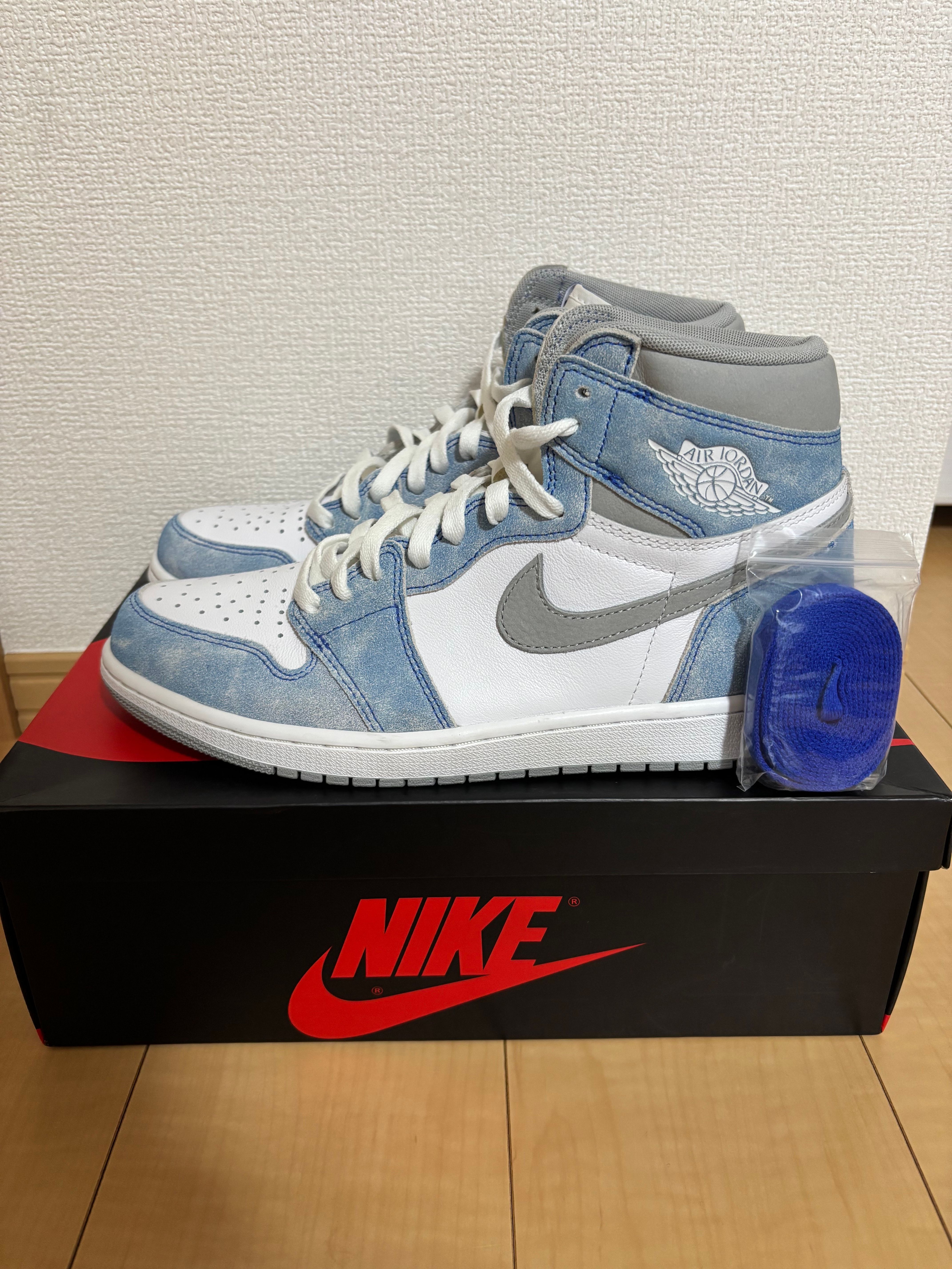 Nike Air Jordan 1 High OG "Hyper Royal"
