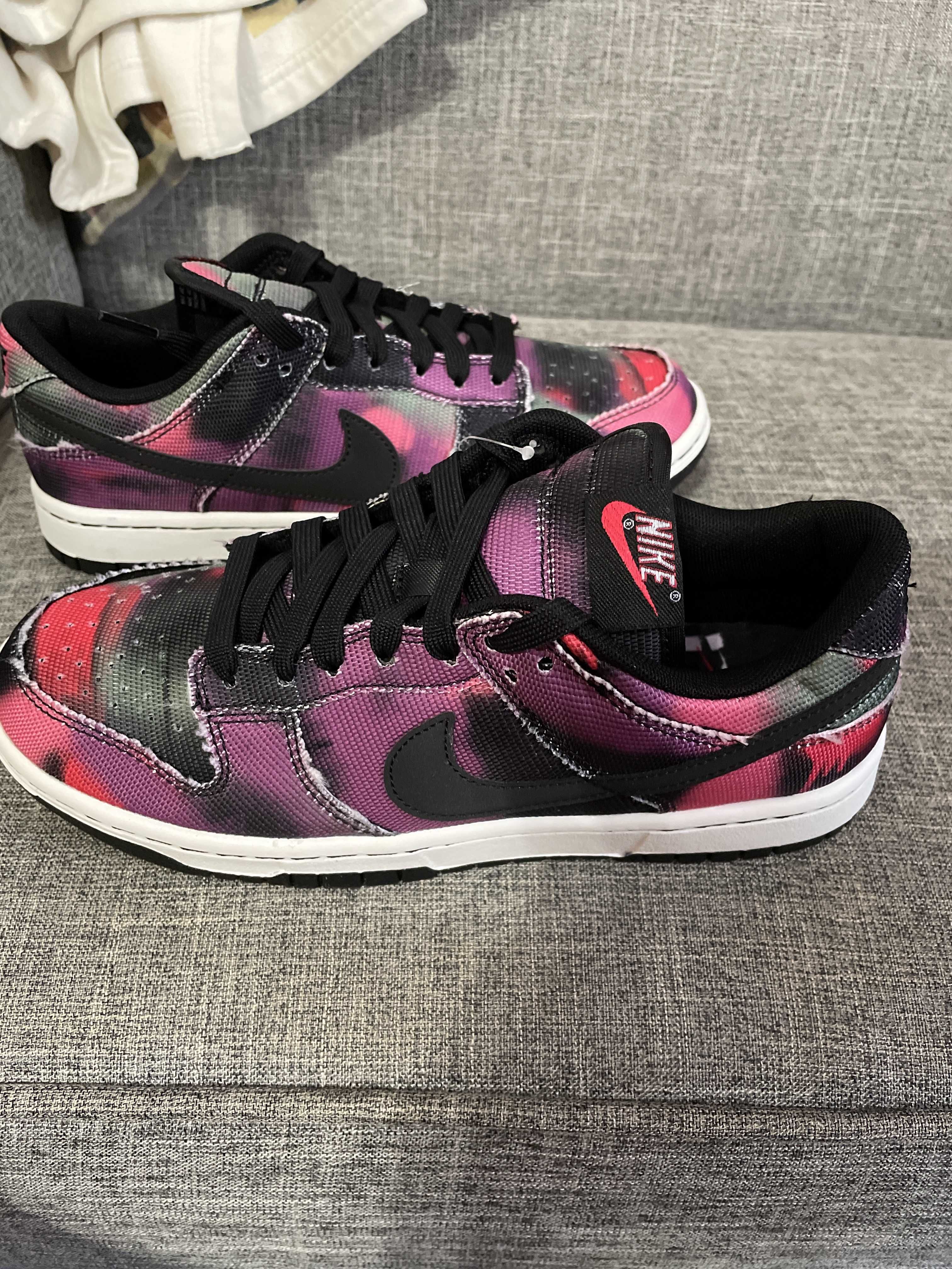 Nike Dunk Low Graffiti "Pink/Black"