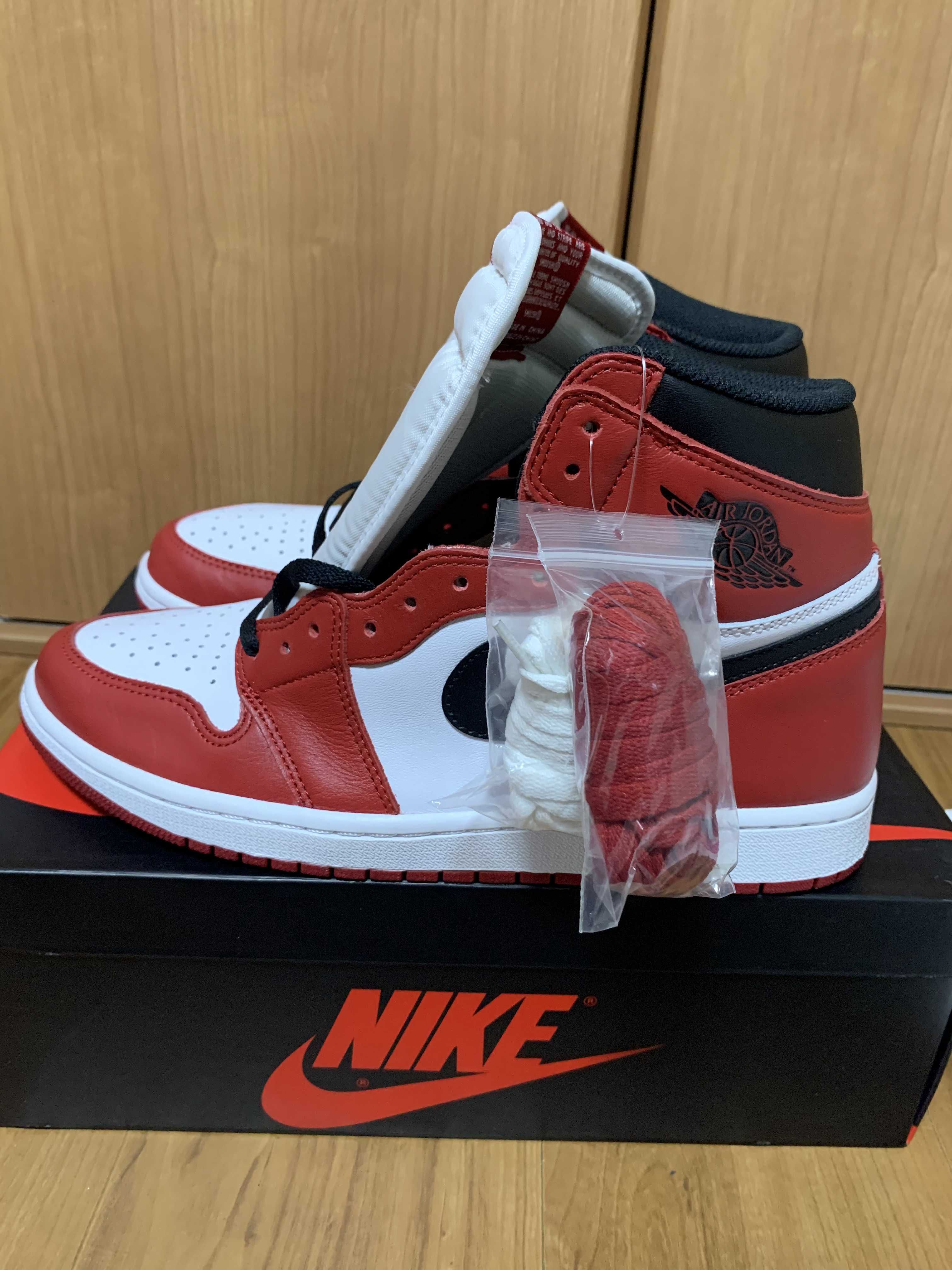 Nike Air Jordan 1 Retro High "Chicago" (2015)