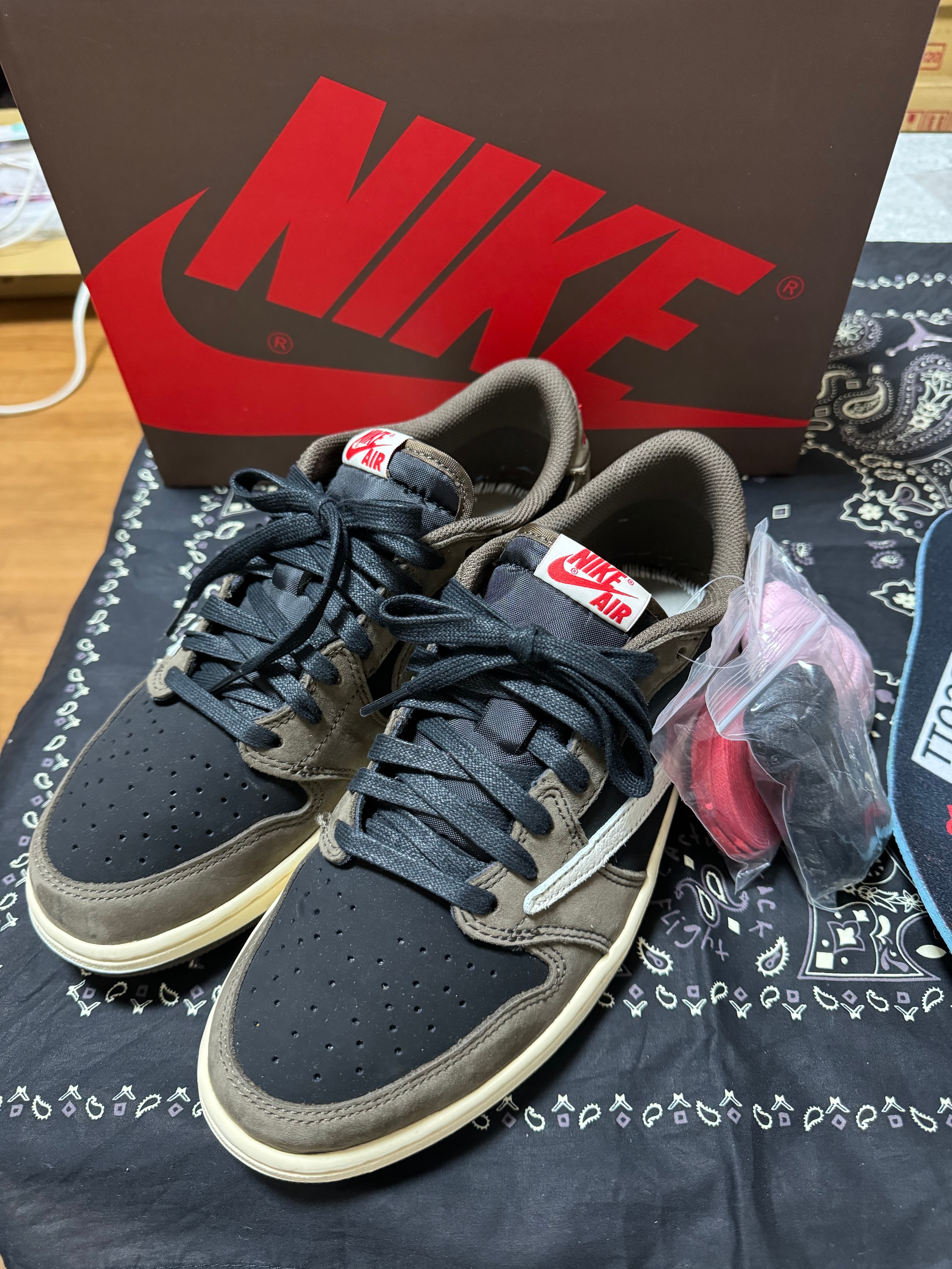 Travis Scott × Nike Air Jordan 1 Low OG SP-T  "Black/Dark Mocha"