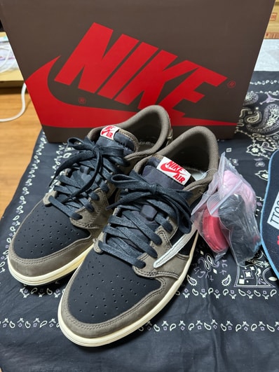 Travis Scott × Nike Air Jordan 1 Low OG SP-T "Black/Dark Mocha"