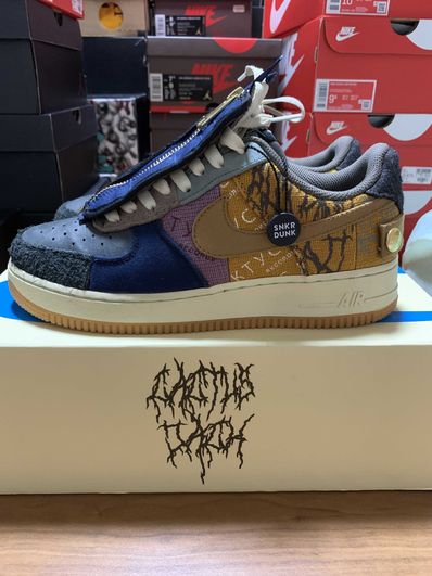 TRAVIS SCOTT × NIKE AIR FORCE 1 LOW CACTUS JACKを買うなら TRAVIS SCOTT × NIKE AIR FORCE 1 LOW CACTUS JACKを買うなら