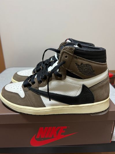Travis Scott × Nike Air Jordan 1 Retro High OGを買うならスニーカー ...