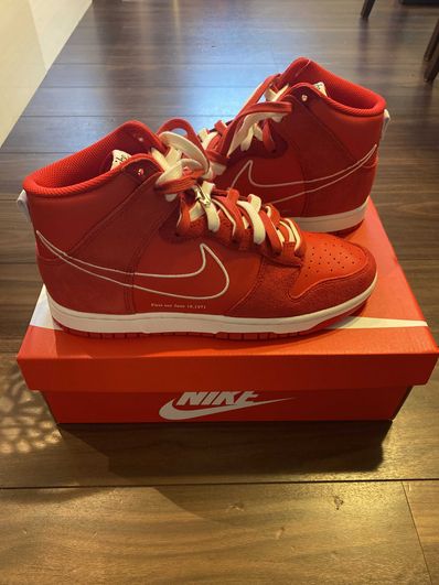 NIKE DUNK HIGH SE FIRST USE "UNIVERSITY RED"