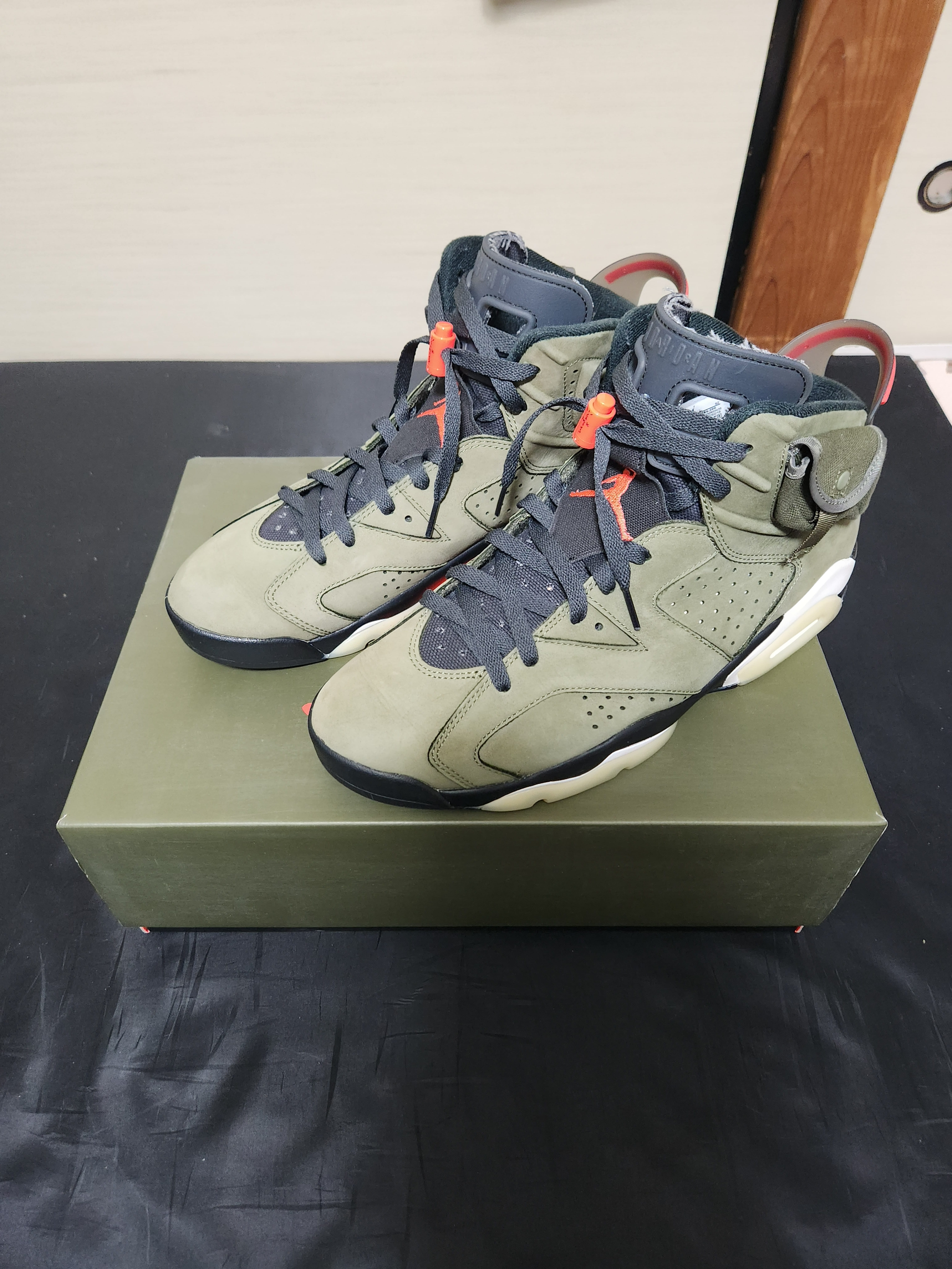 Travis Scott × Nike Air Jordan 6 Retro "Medium Olive"