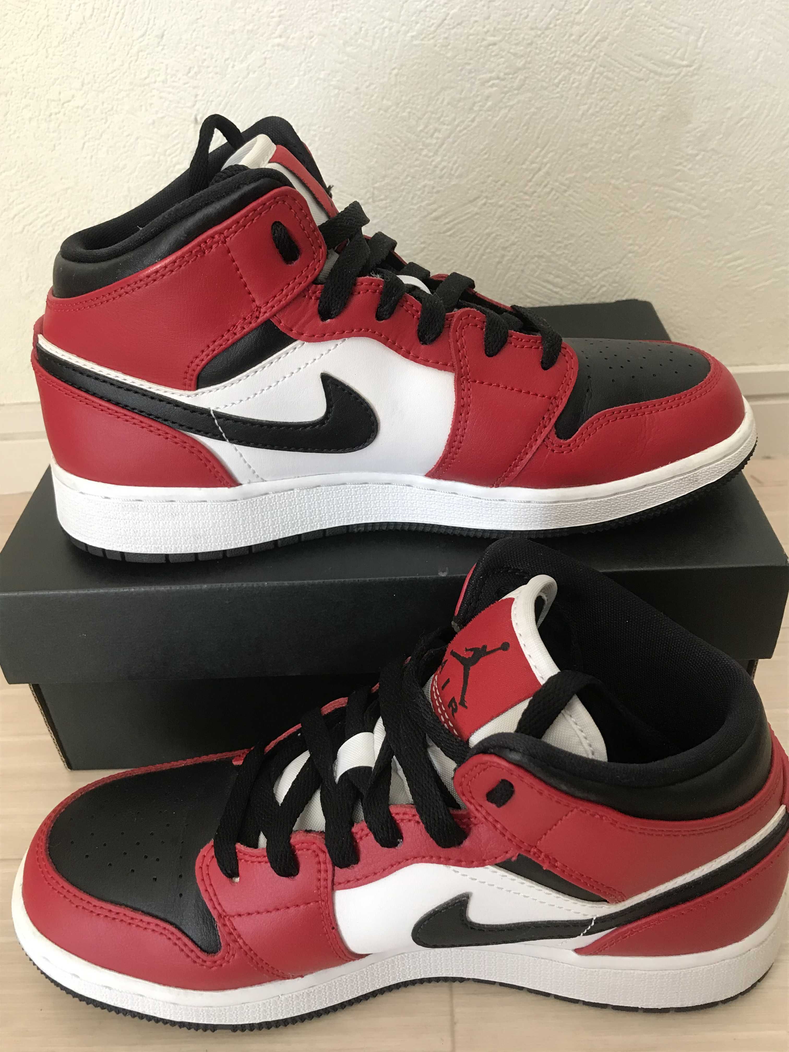 Nike Air Jordan 1 Mid "Chicago Black Toe"