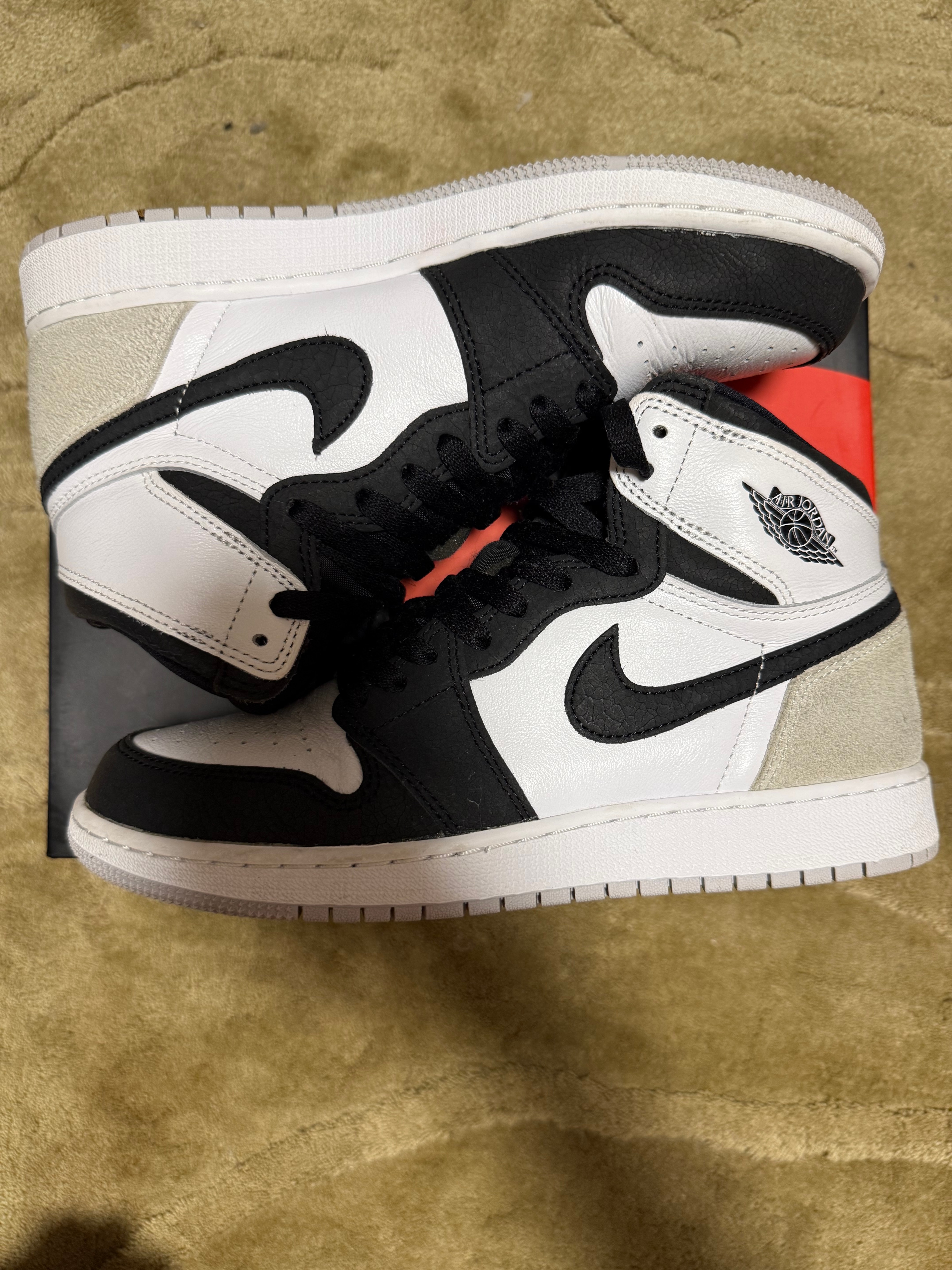 Nike GS Air Jordan 1 High OG "Bleached Coral"