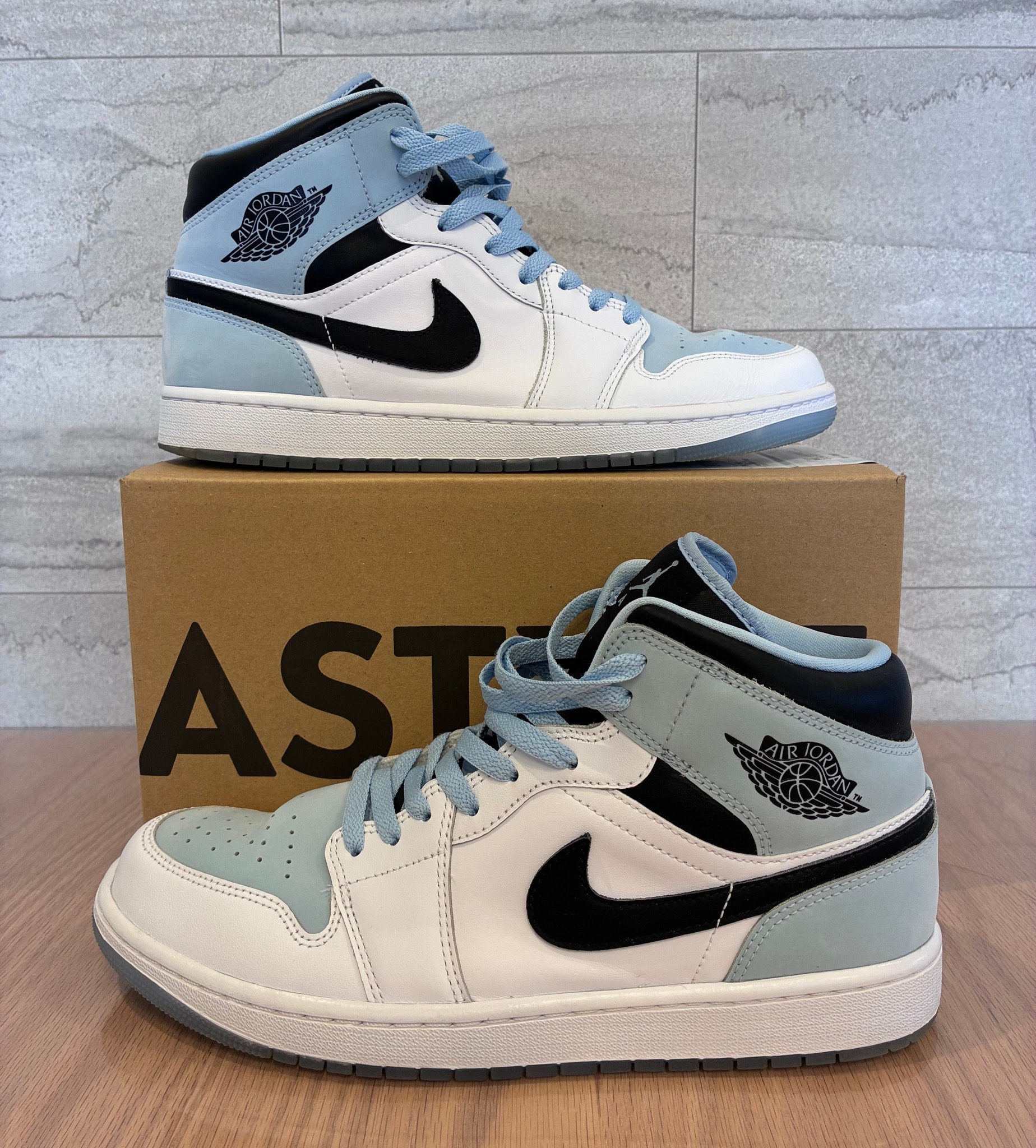 Nike Air Jordan 1 Mid "Ice Blue Nubuck"