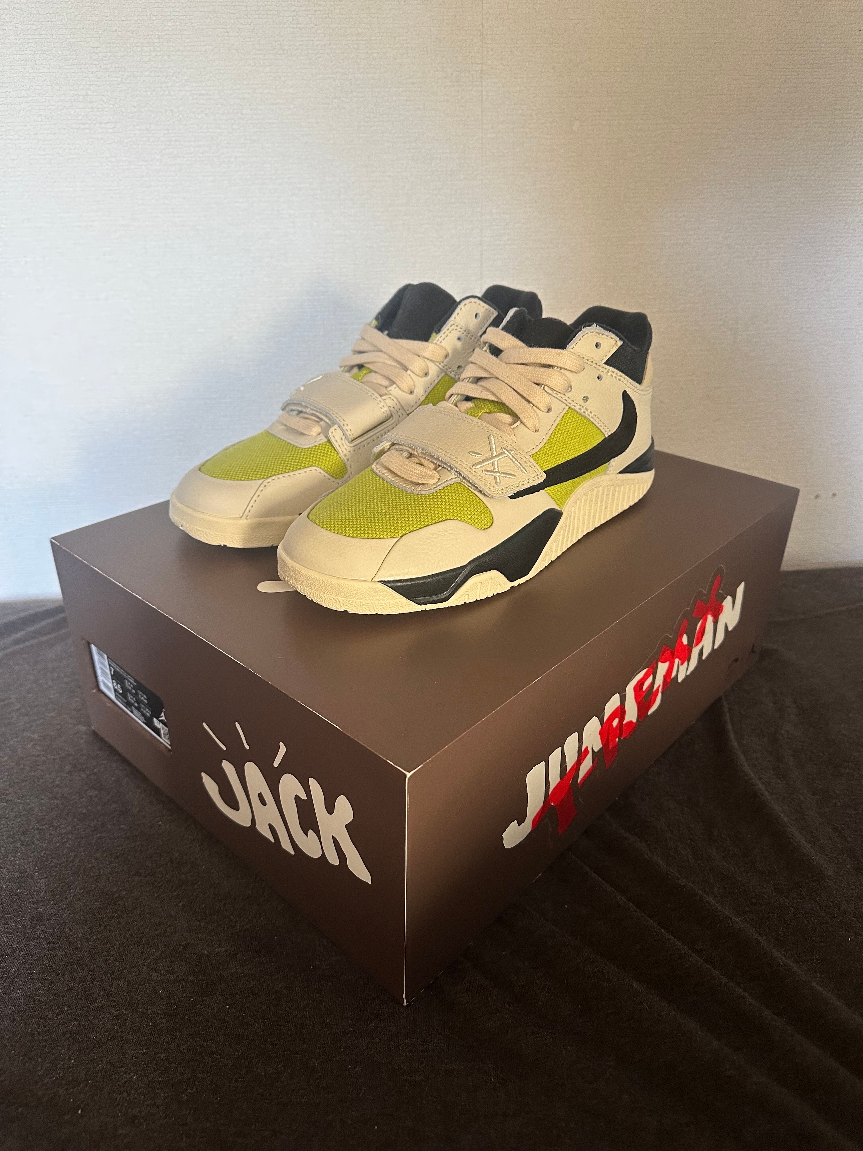 トラヴィススコット × ナイキ ジョーダン ジャンプマンジャック TR CJ1 T-Rexx "ブライトカクタス"