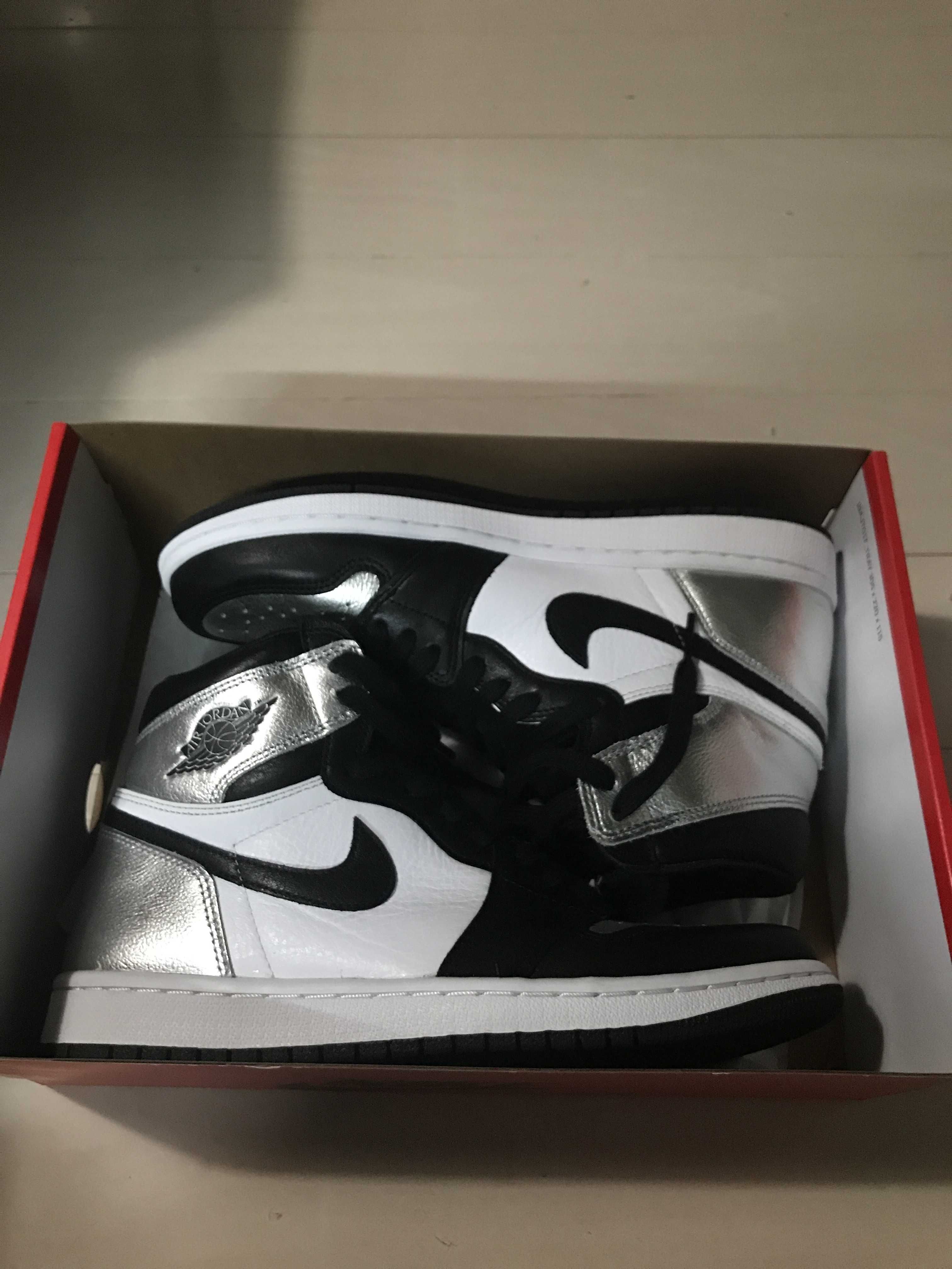 Nike Women's Air Jordan 1 Retro High OG "Silver Toe"