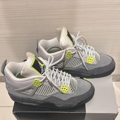 Nike Air Jordan 4 Retro LE "Neon"