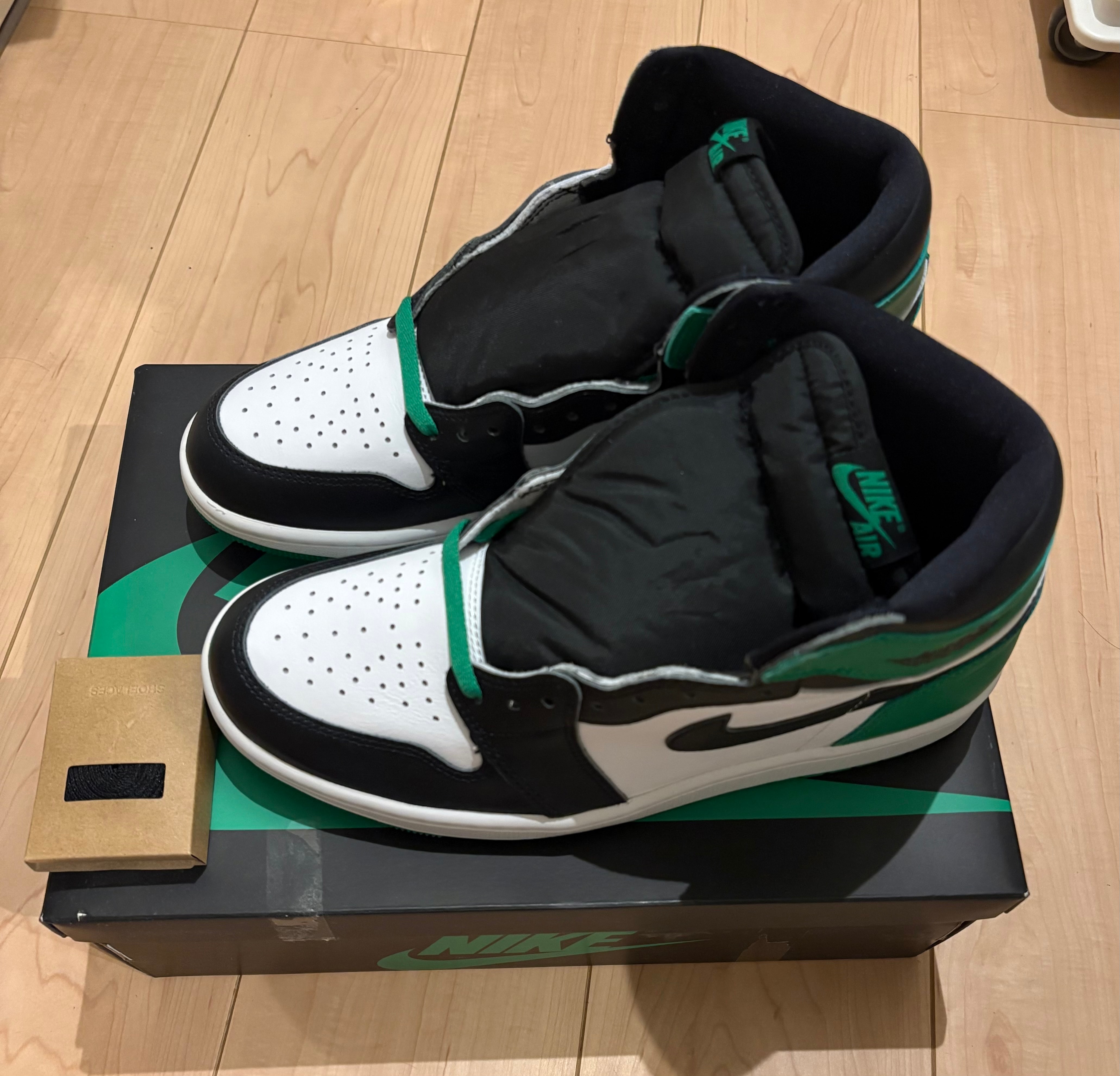 Nike Air Jordan 1 Retro High OG "Celtics/Black and Lucky Green" (2023)