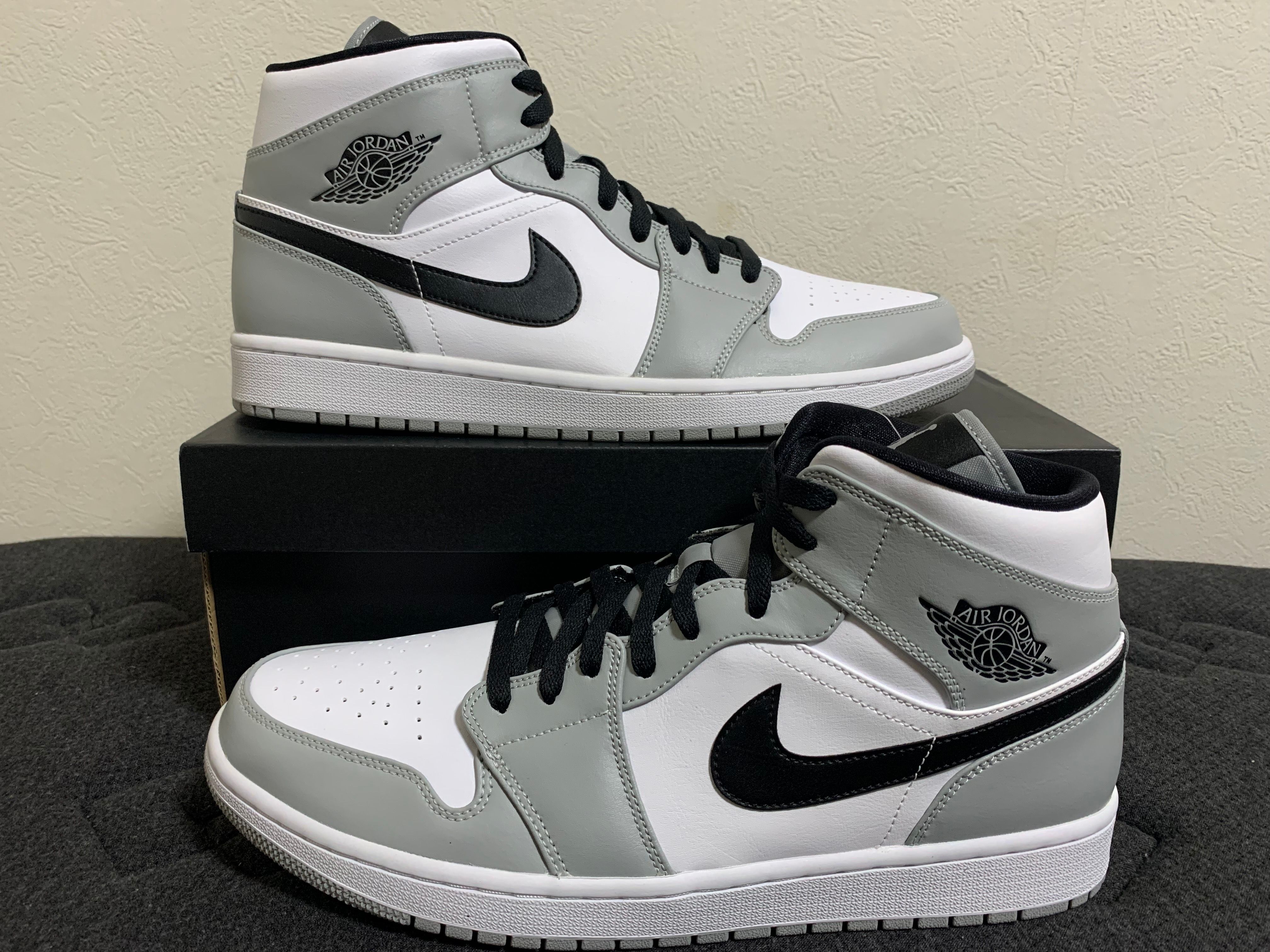 Nike Air Jordan 1 Mid "Light Smoke Grey/White/Black"