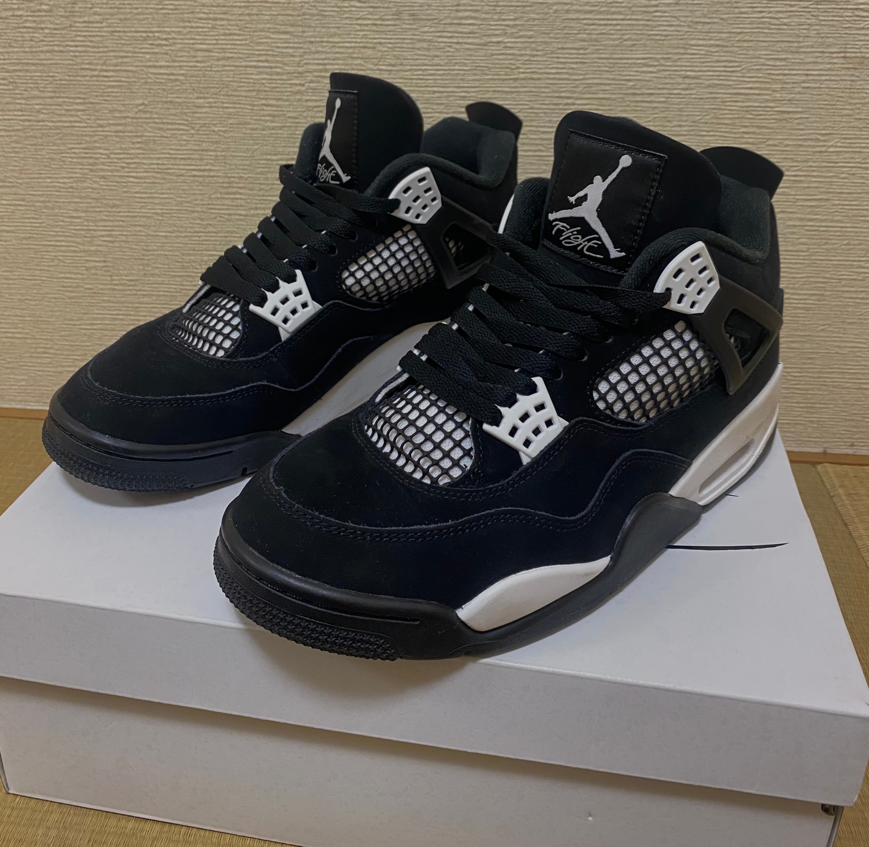 Nike Air Jordan 4 Retro "White Thunder"