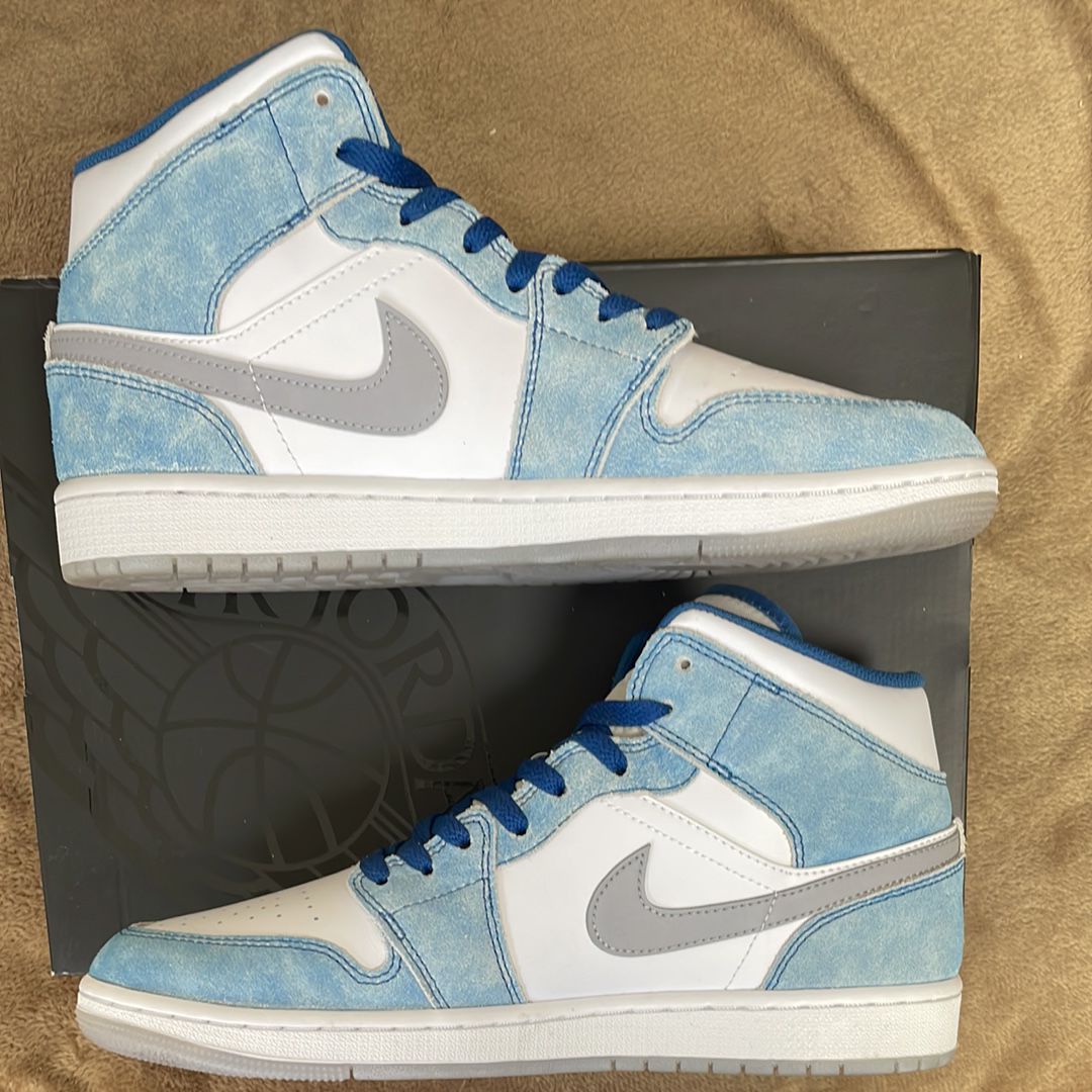 Nike Air Jordan 1 Mid SE "White/Hyper Royal/Red"