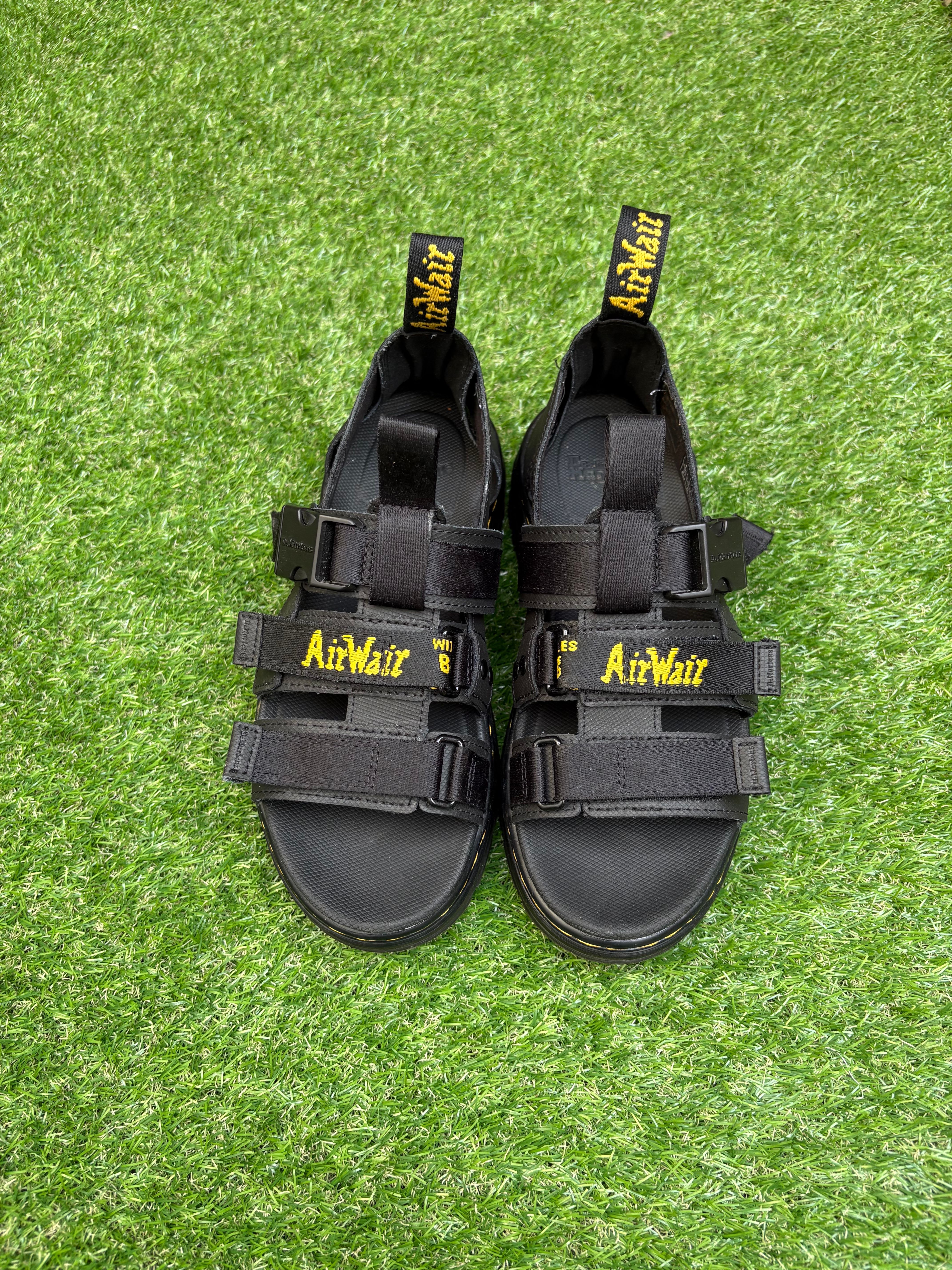 ドクターマーチン ペアソン マルチストラップサンダル "ブラック"