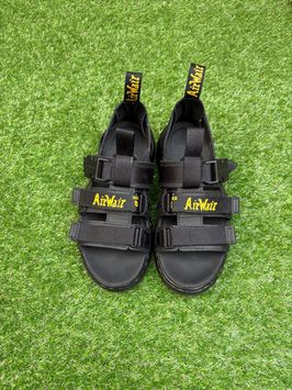 ドクターマーチン ペアソン マルチストラップサンダル "ブラック"