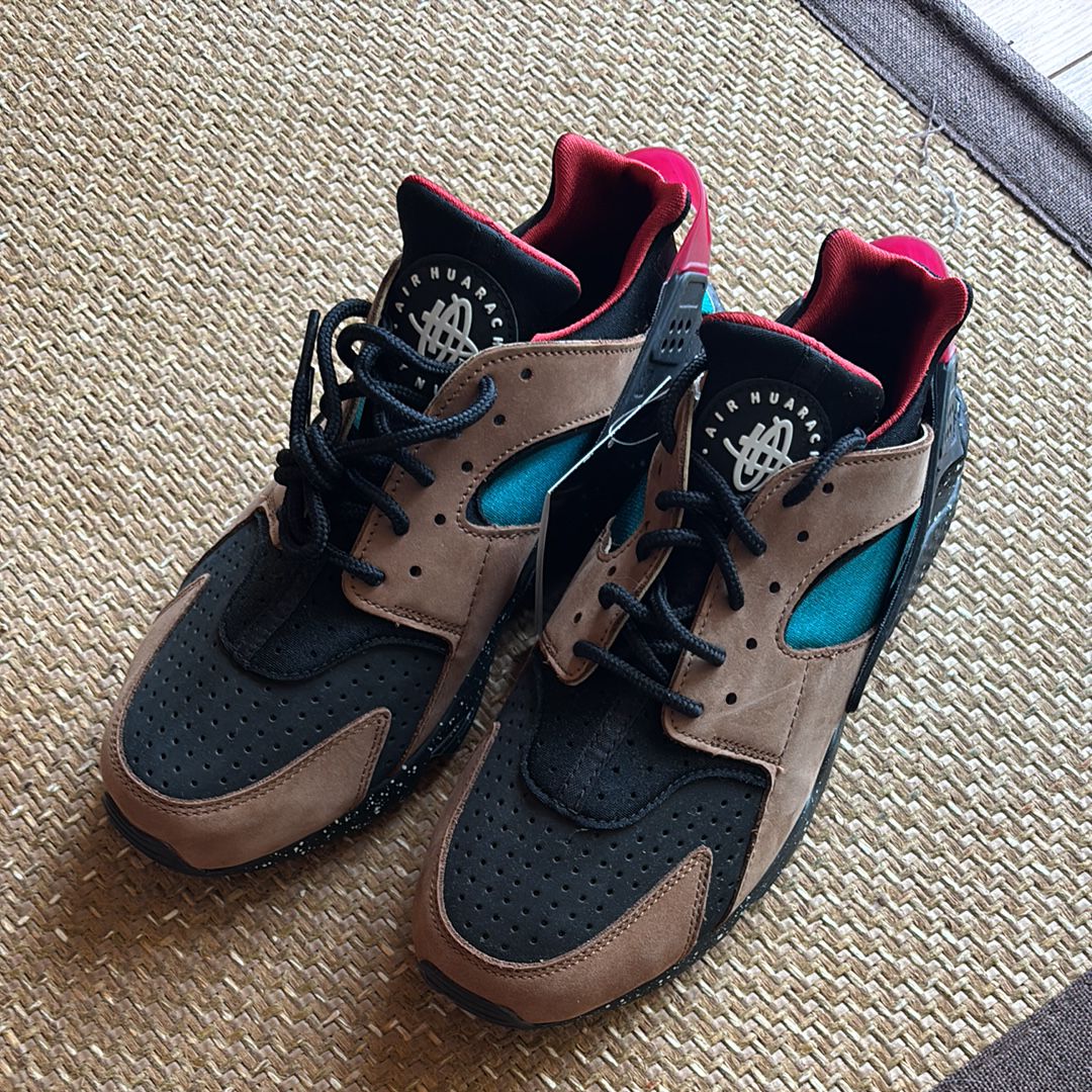 Nike Air Huarache "Light British Tan and Geode Green"