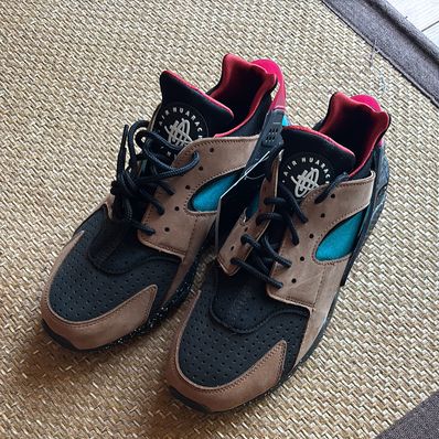Nike Air Huarache "Light British Tan and Geode Green"