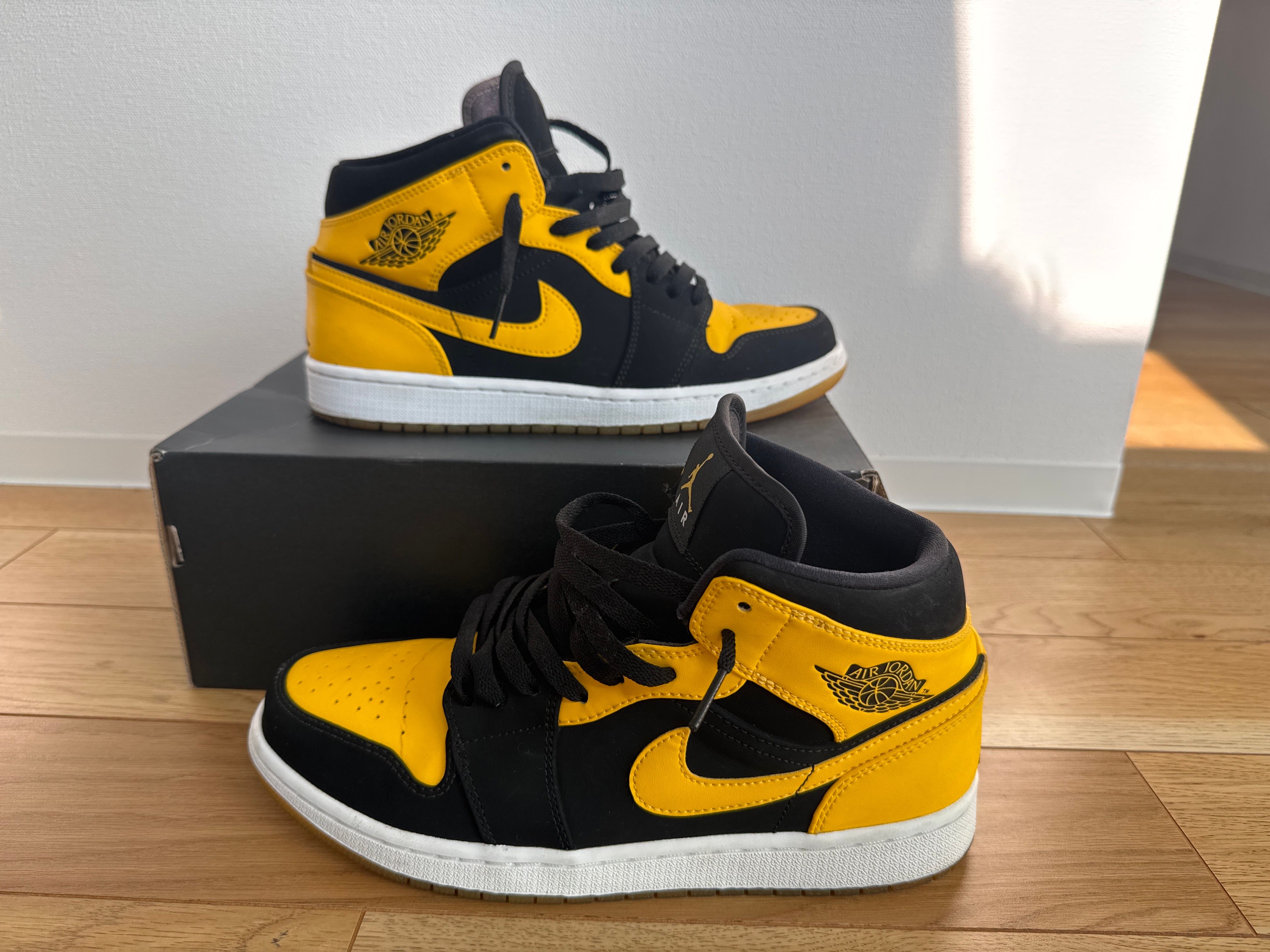 Nike Air Jordan 1 Retro Mid "New Love" (2017)