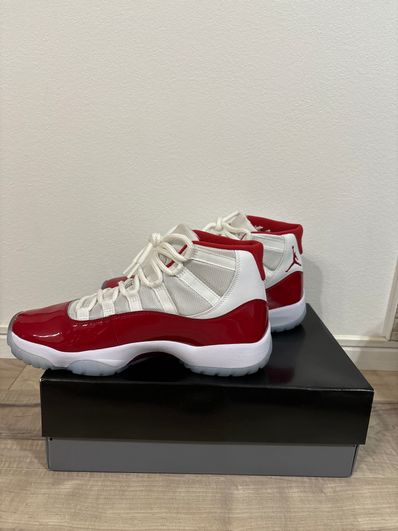 Nike Air Jordan 11 "Varsity Red"