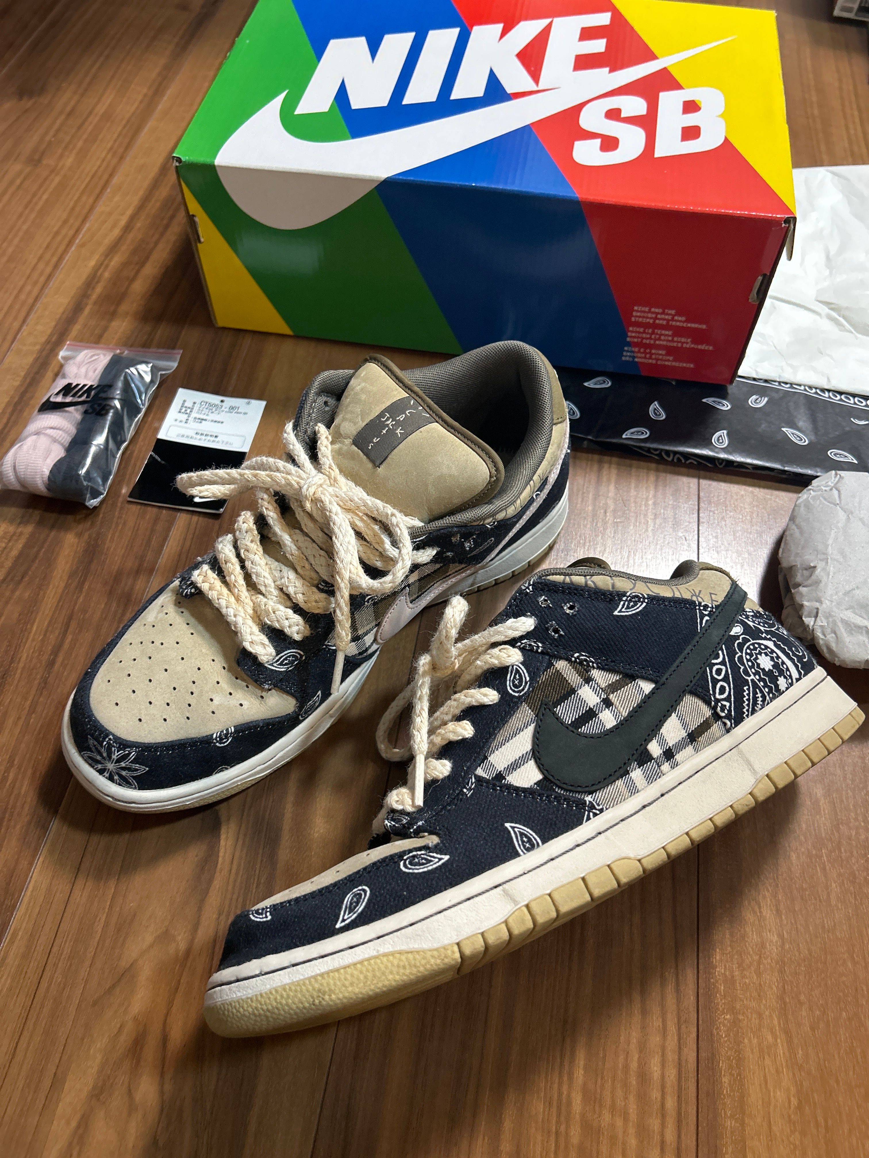 Travis Scott × Nike SB Dunk Low "Black/Parachute Beige"