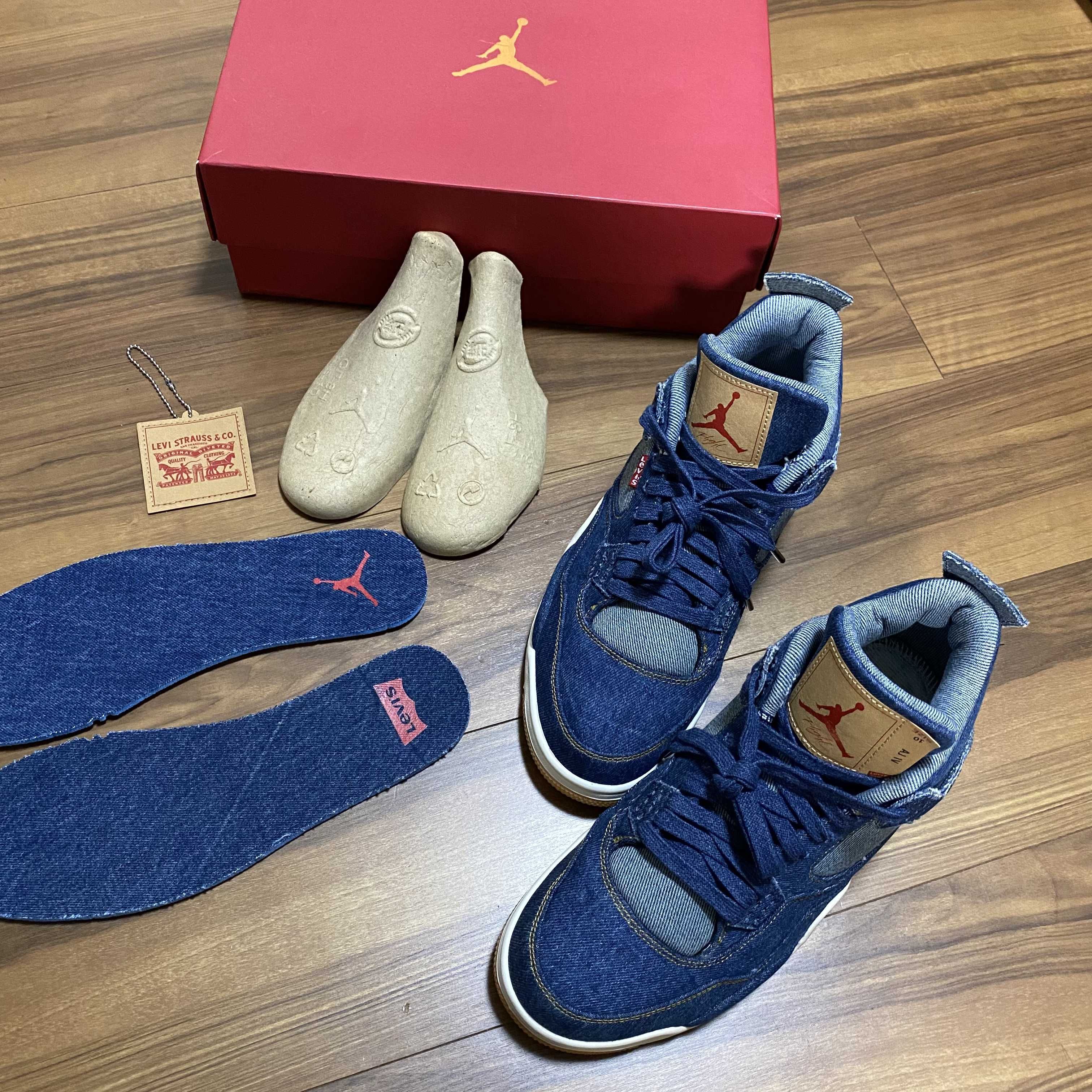 Nike × Levi's Air Jordan 4 "Denim"(タグ:LEVIS®)