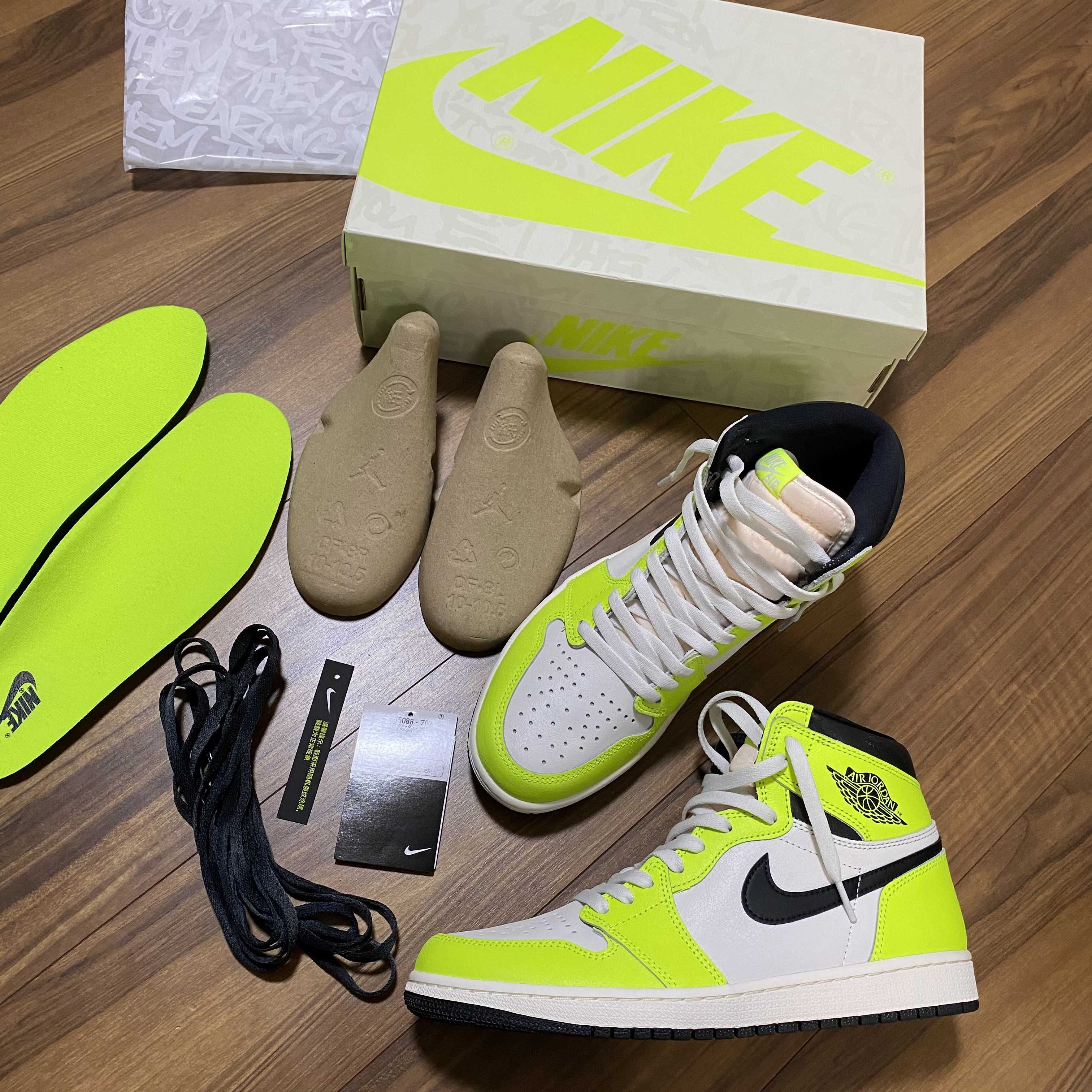 Nike Air Jordan 1 High OG "Volt/Visionaire"