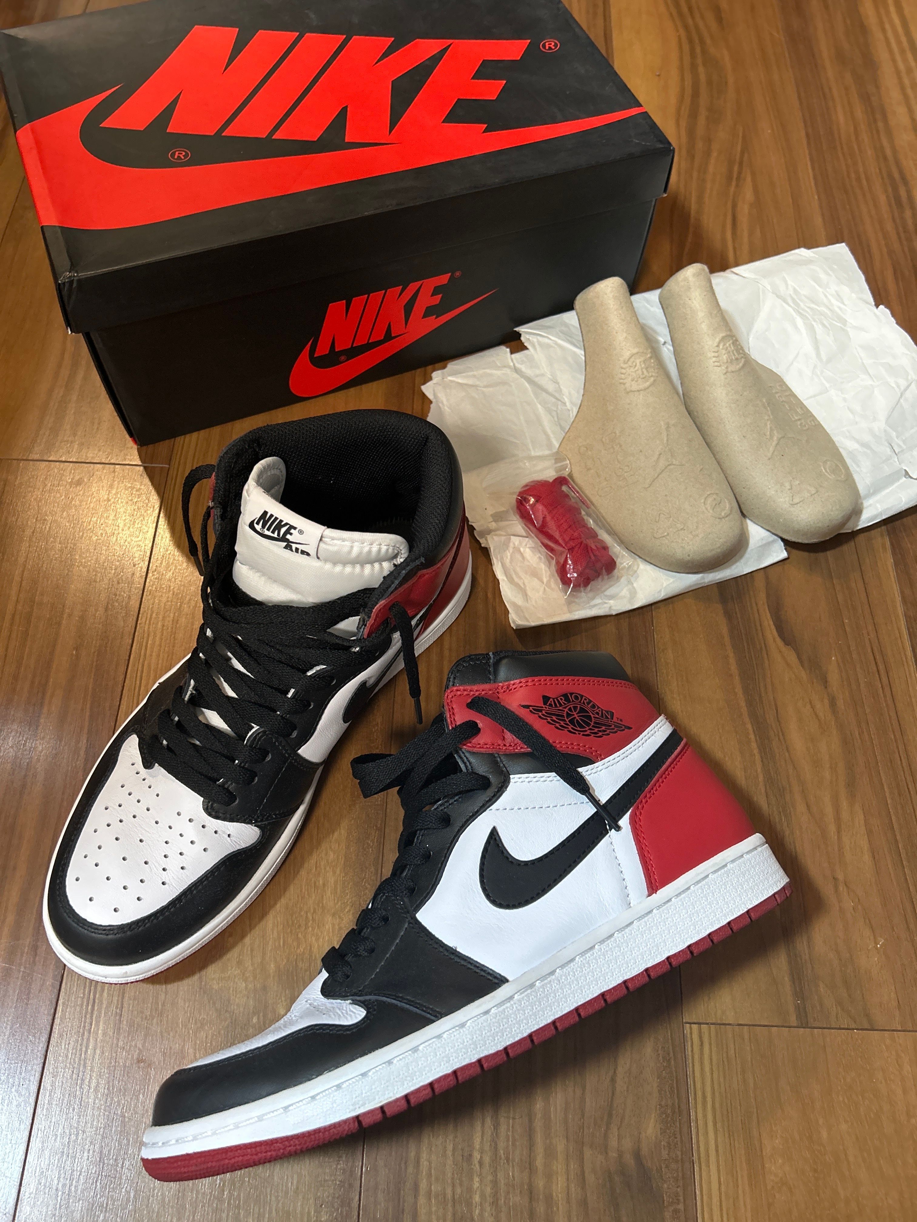 Nike Air Jordan 1 Retro High OG "Black Toe"(2016)