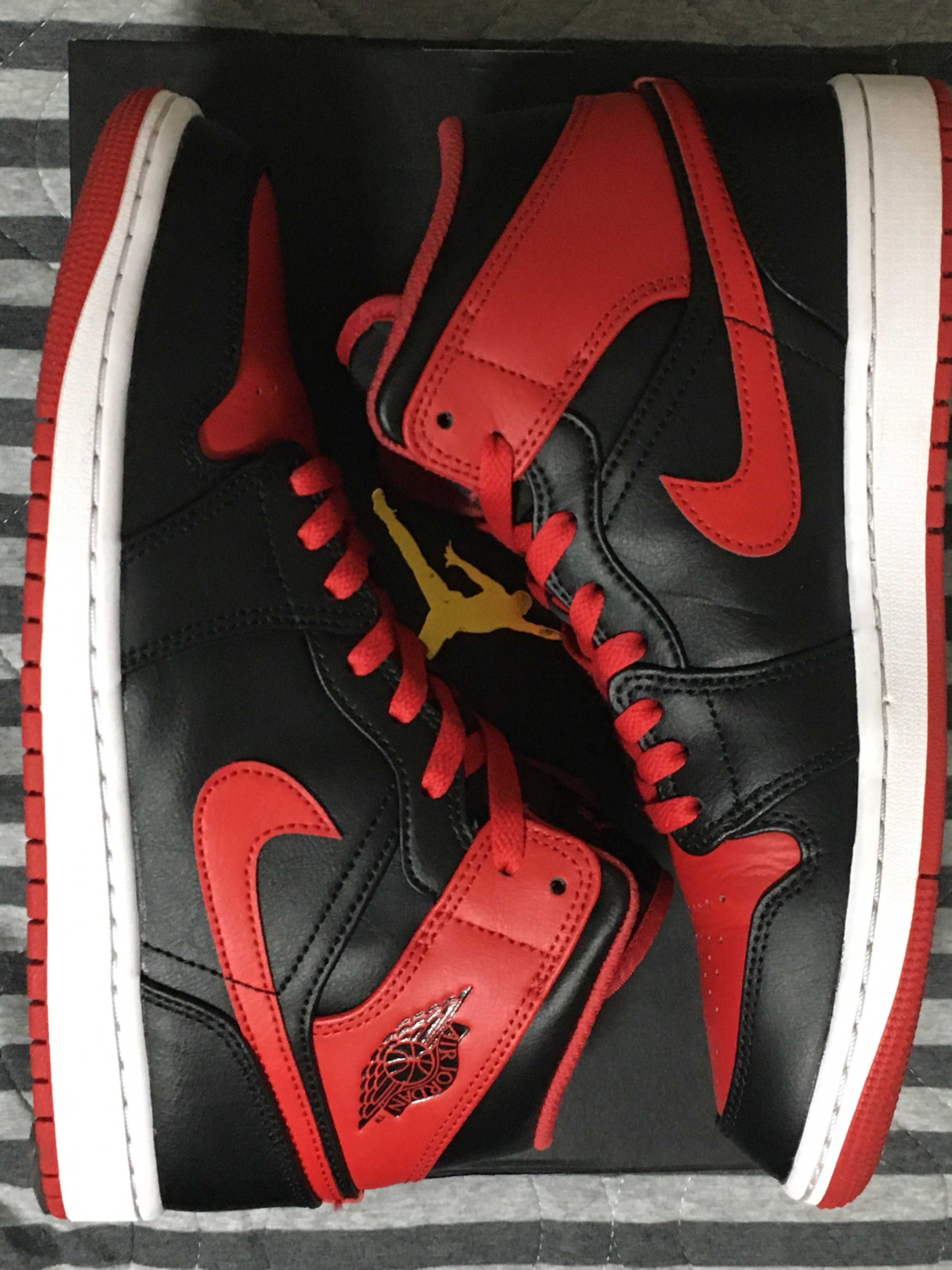 Nike Air Jordan 1 Mid "Bred Toe"