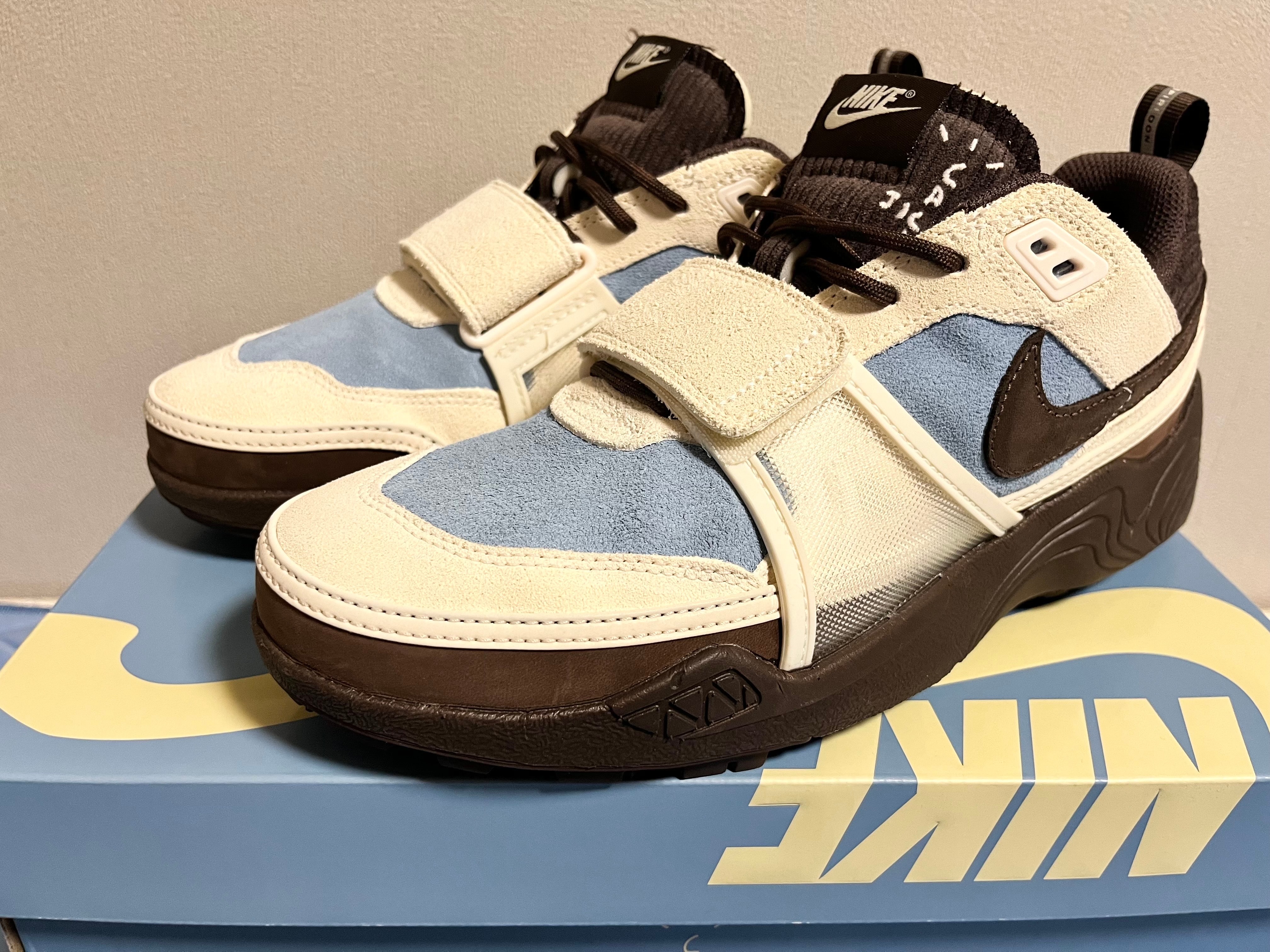 Travis Scott × Nike Zoom Field Jaxx "Pale Ivory and Leche Blue"